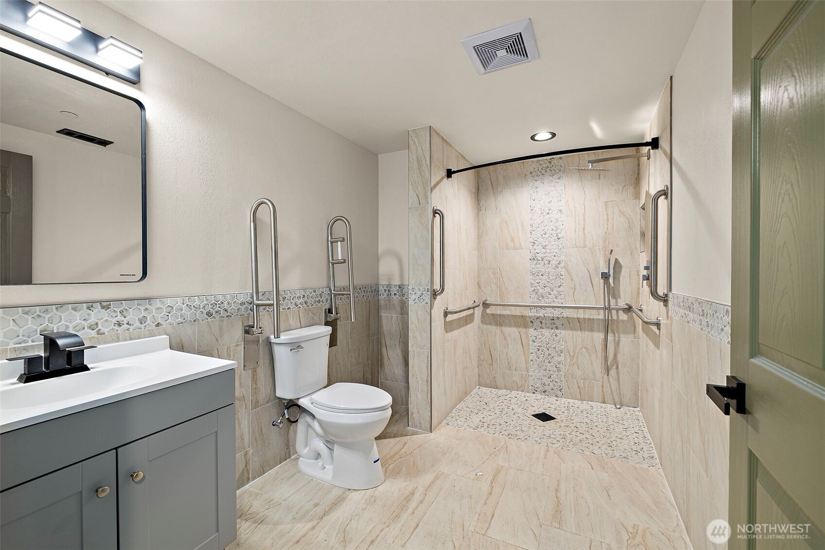 1008 E Guiberson Street Property Photo 11