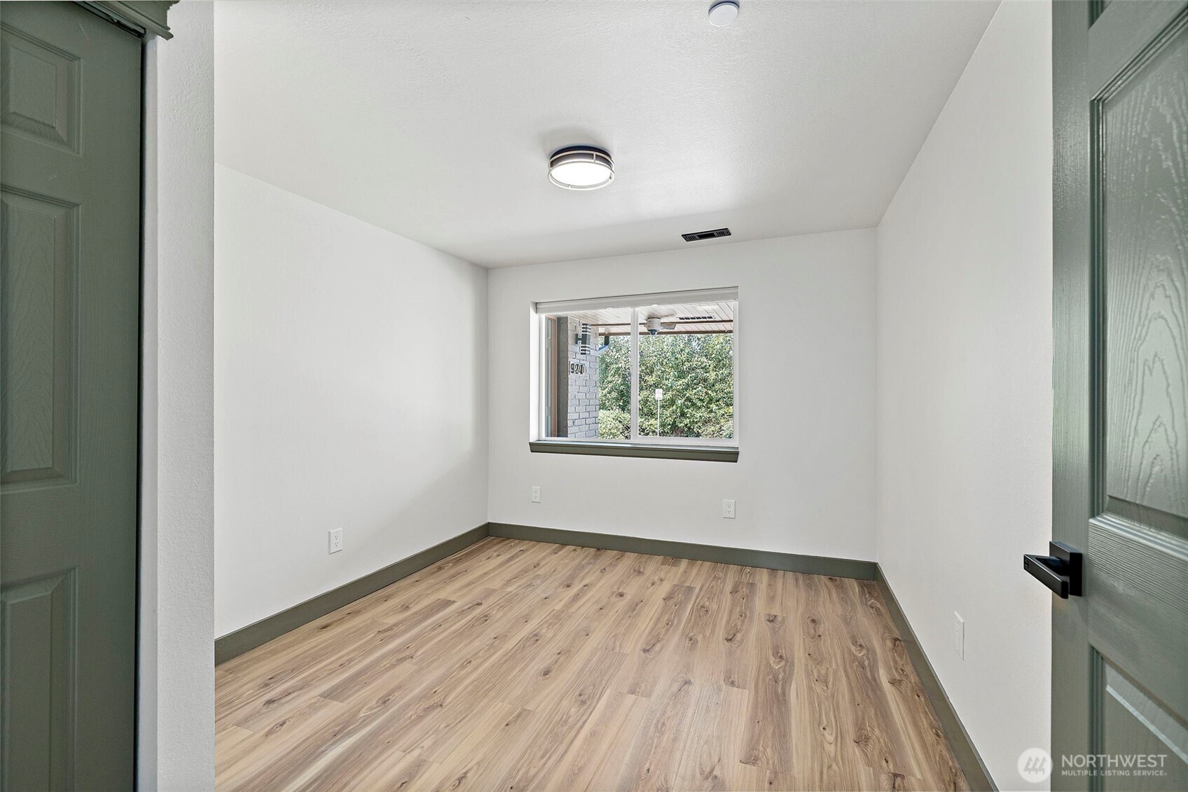 1008 E Guiberson Street Property Photo 12