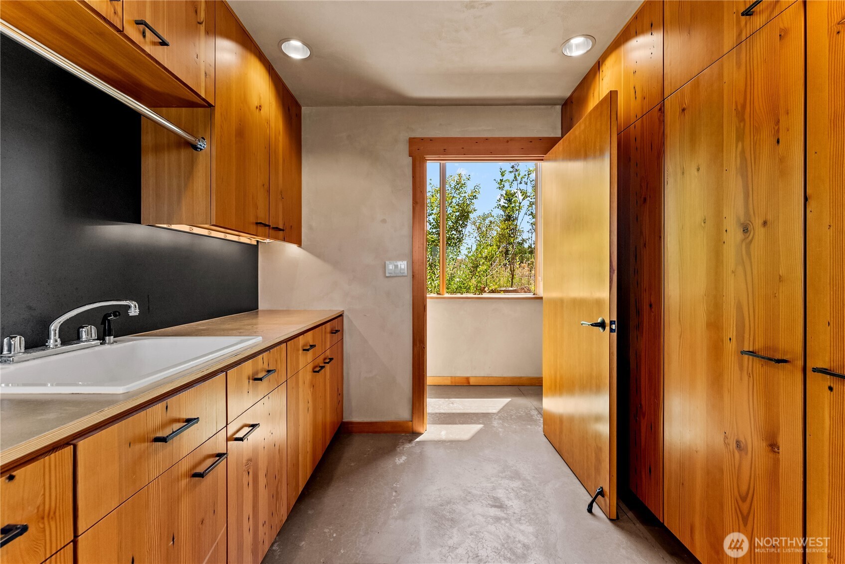 99 Hilltop Drive Property Photo 18