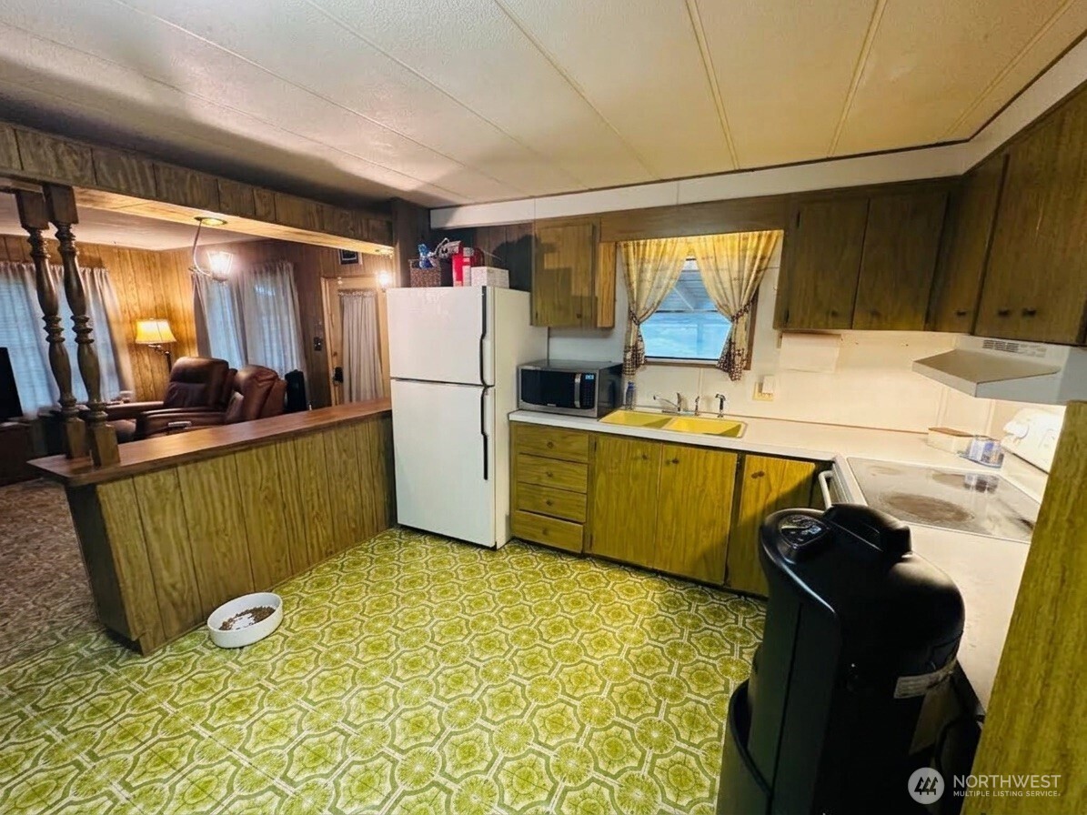 1231 E Island Lake Drive Property Photo 4
