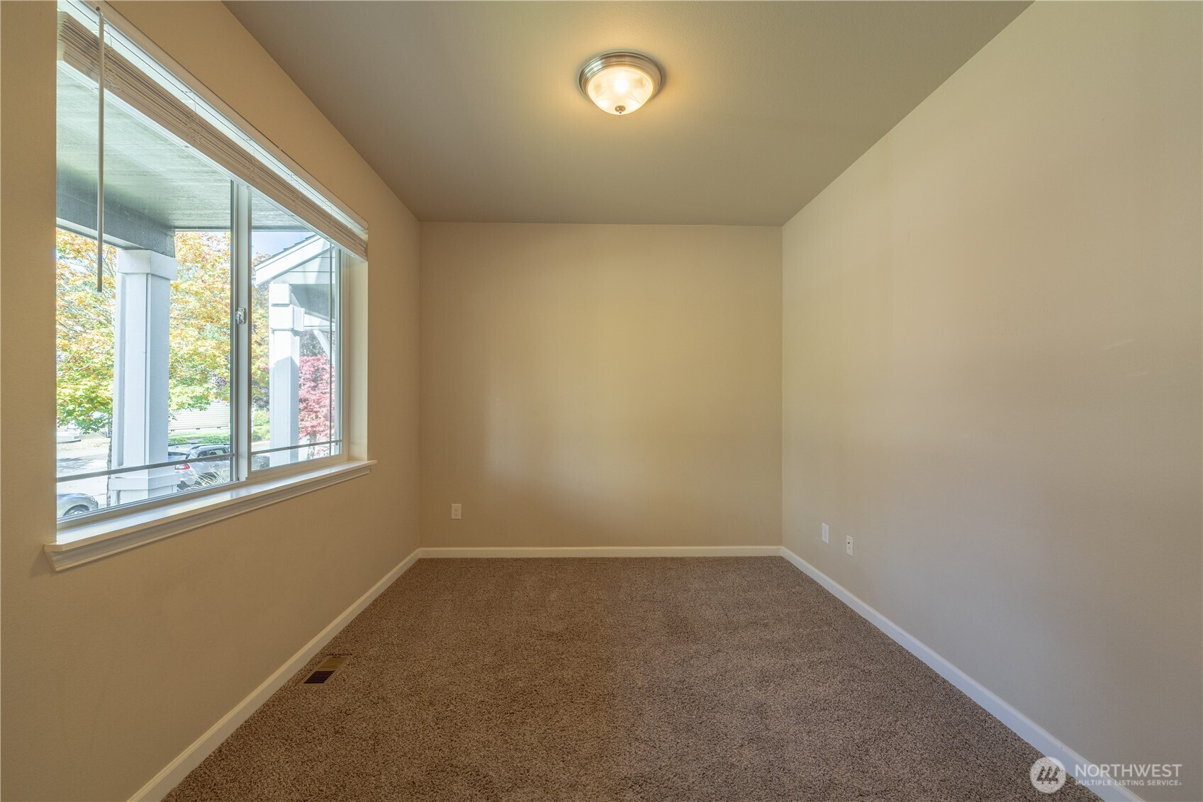 4522 Edgewater Boulevard Property Photo 5