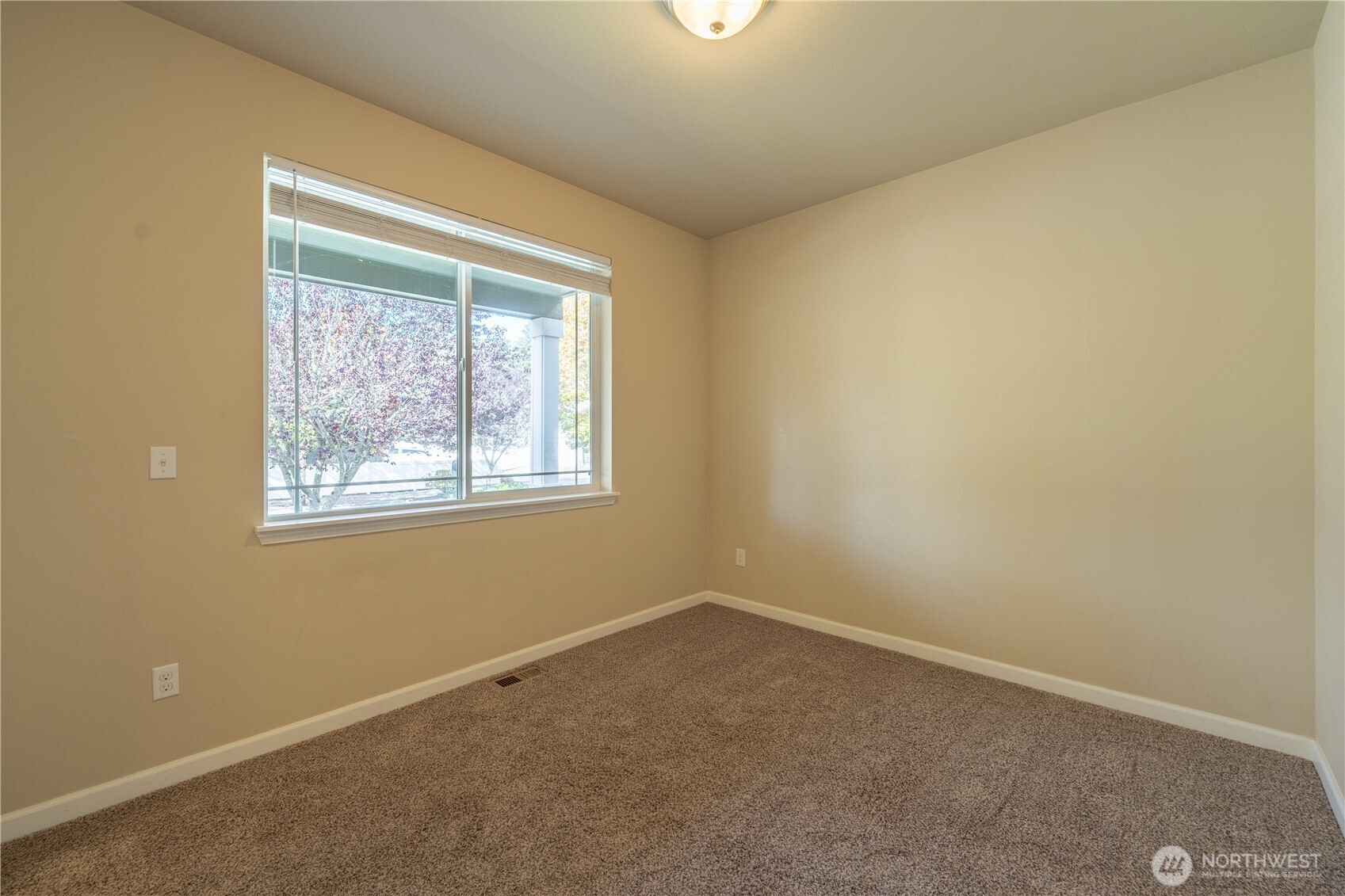 4522 Edgewater Boulevard Property Photo 6