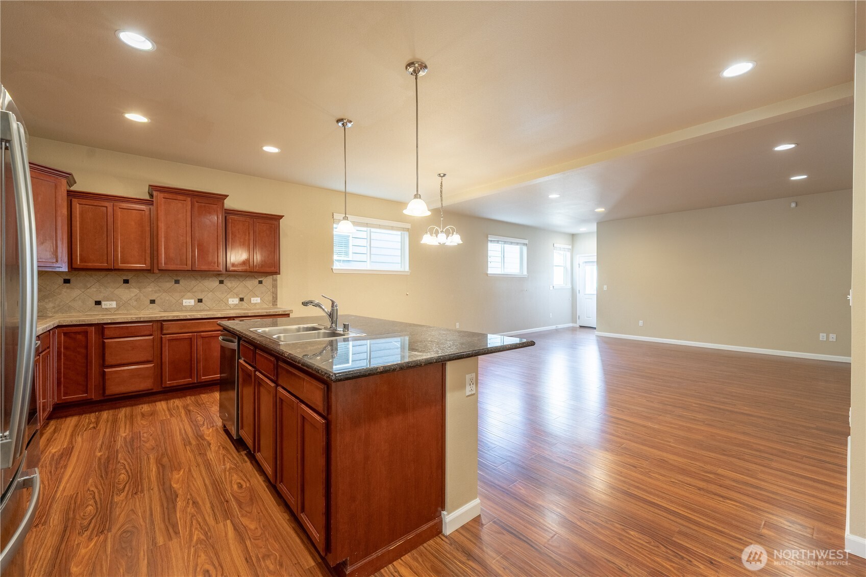4522 Edgewater Boulevard Property Photo 9