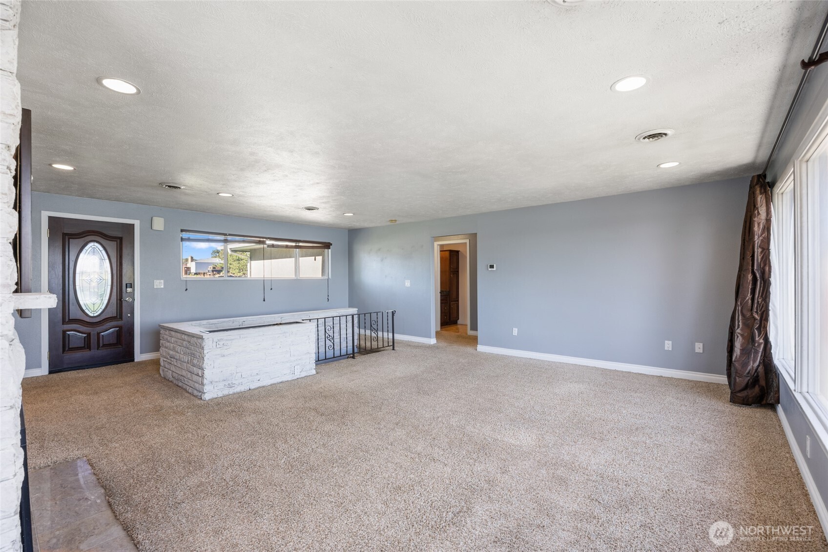 303 W Northshore Drive Property Photo 7