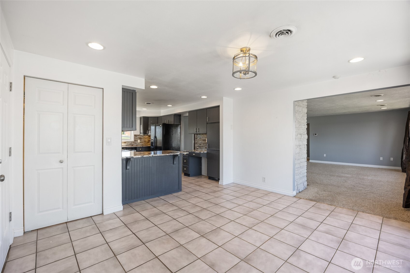 303 W Northshore Drive Property Photo 8