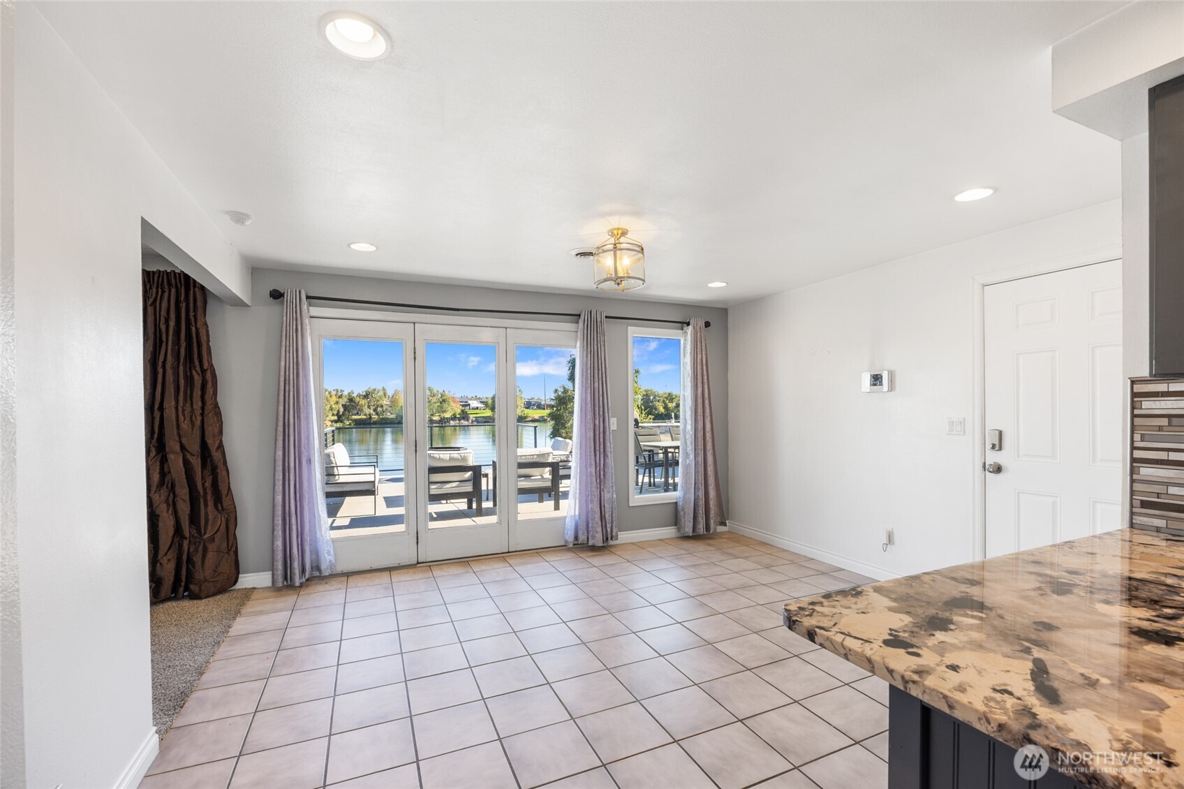 303 W Northshore Drive Property Photo 9