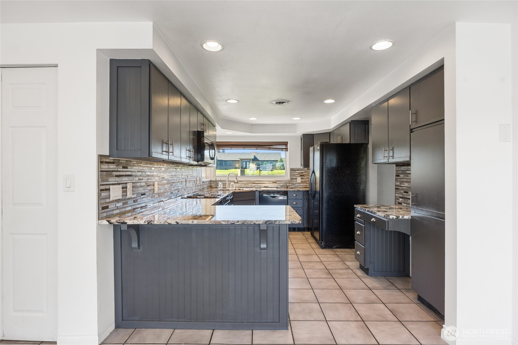 303 W Northshore Drive Property Photo 10