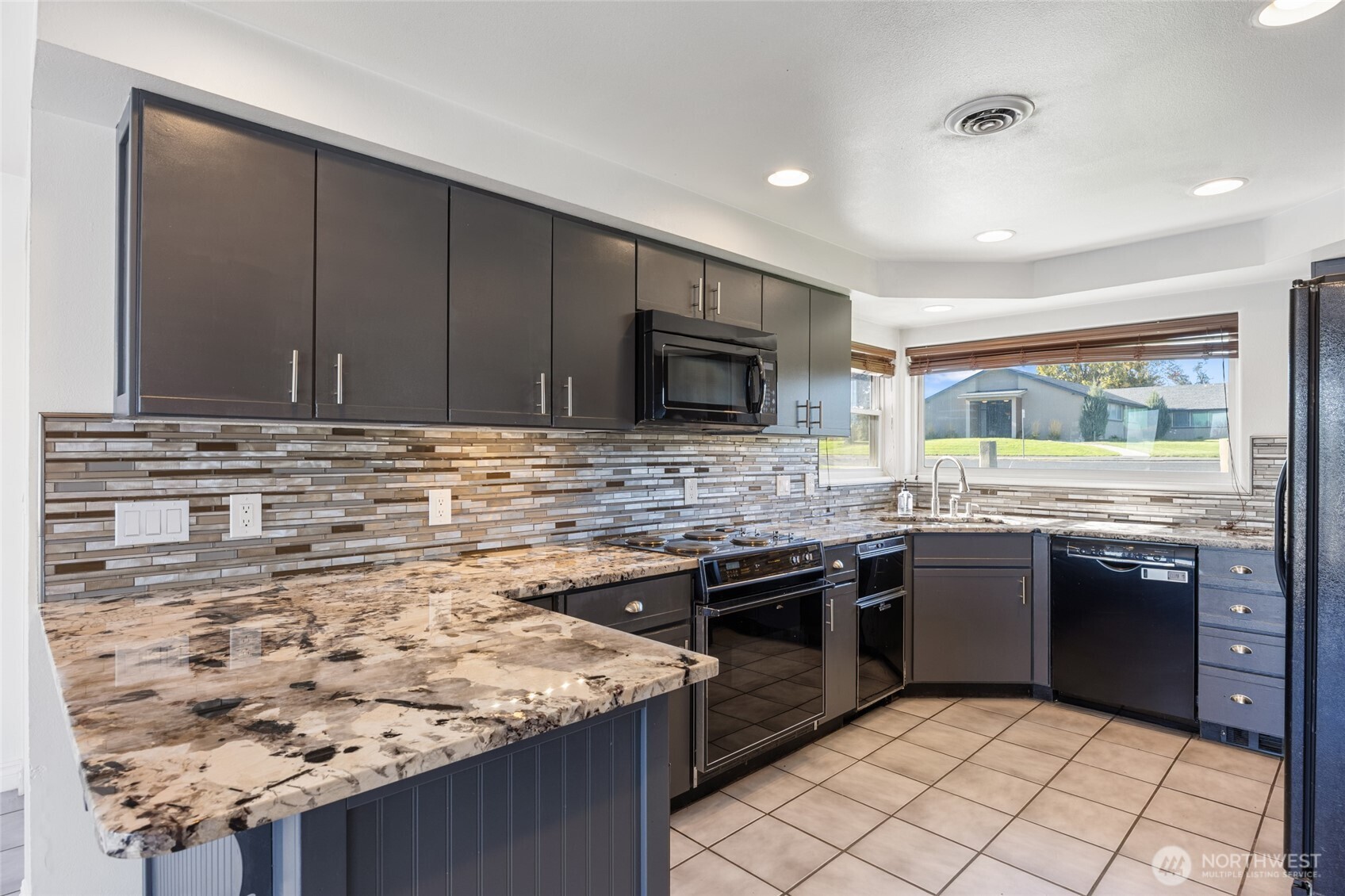 303 W Northshore Drive Property Photo 11