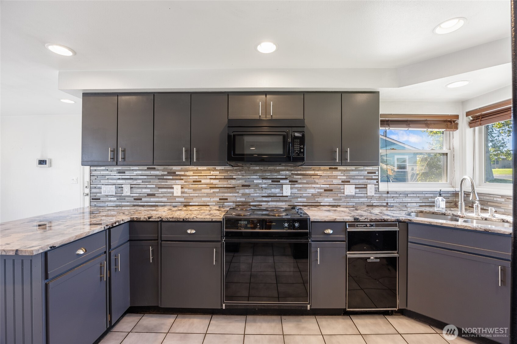 303 W Northshore Drive Property Photo 12
