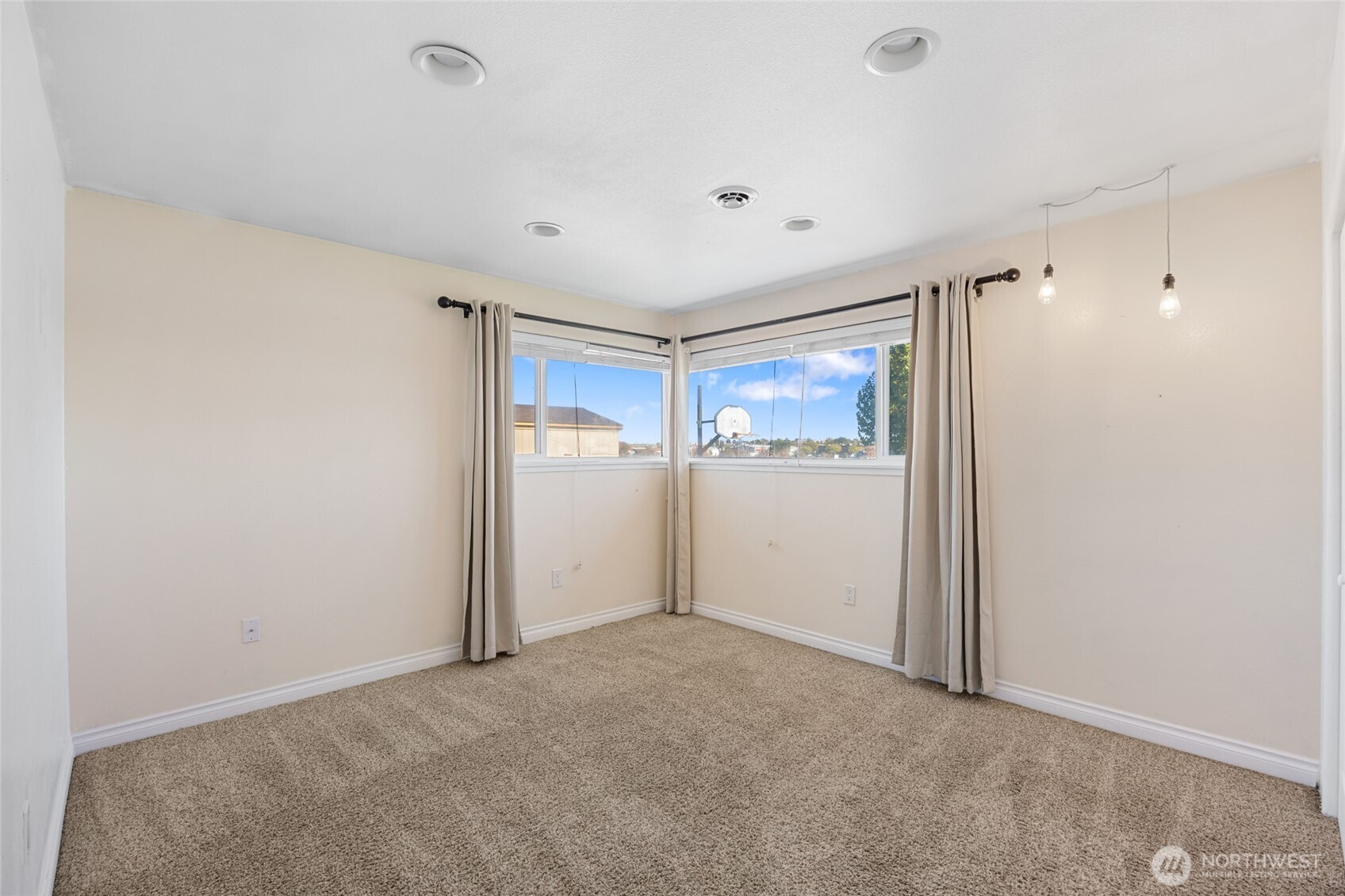 303 W Northshore Drive Property Photo 14
