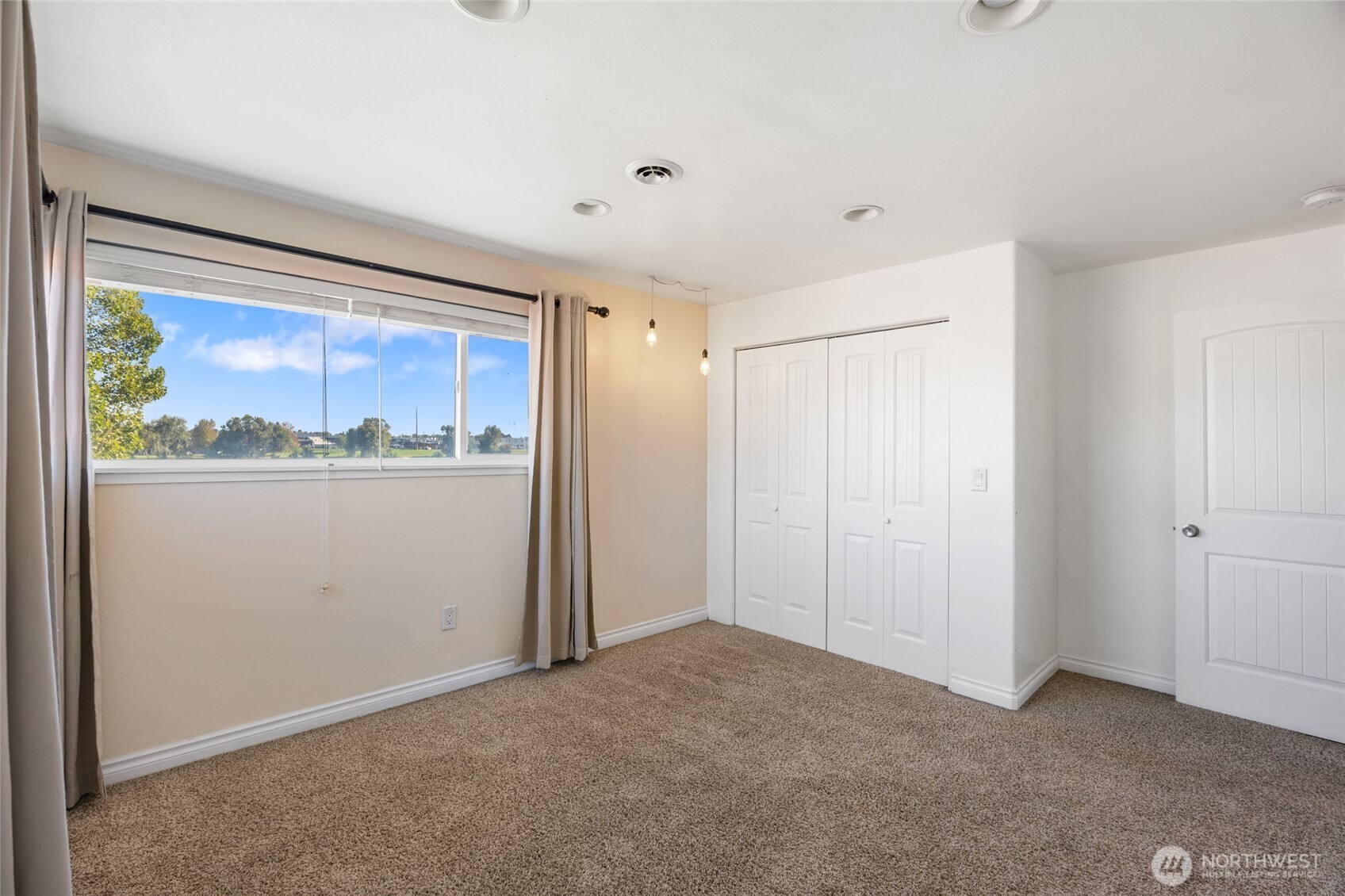 303 W Northshore Drive Property Photo 15