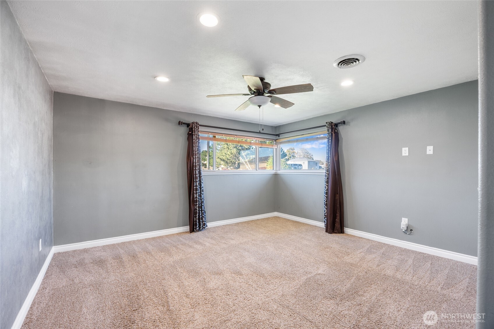 303 W Northshore Drive Property Photo 18