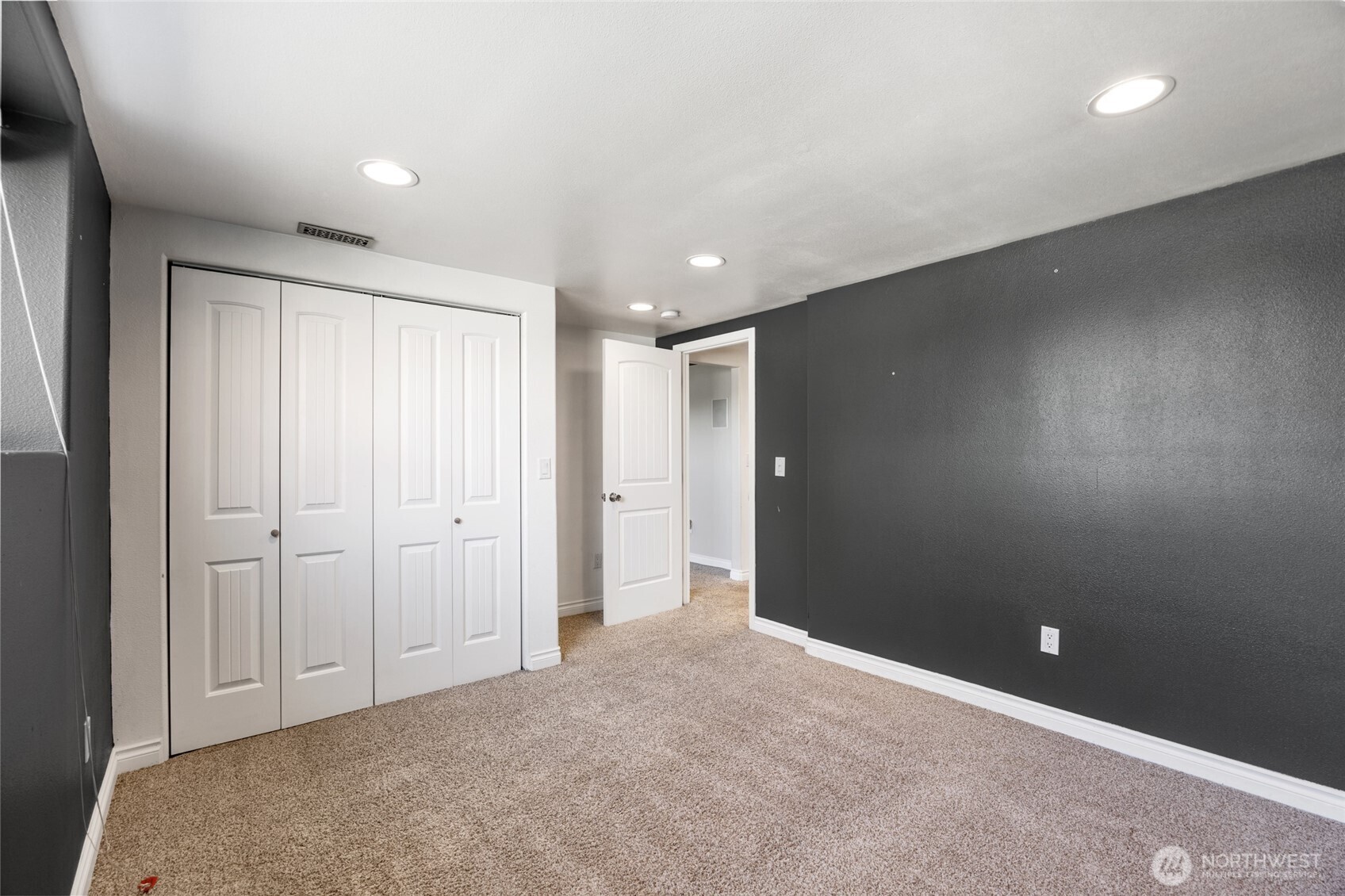 303 W Northshore Drive Property Photo 27