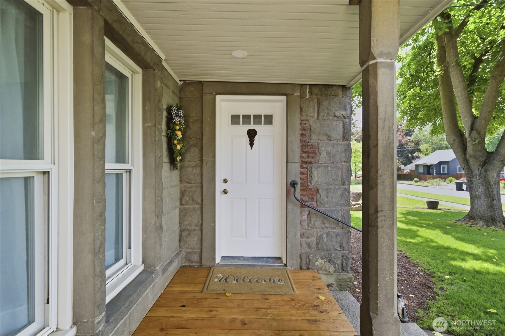 1040 Pomona Street Property Photo 4