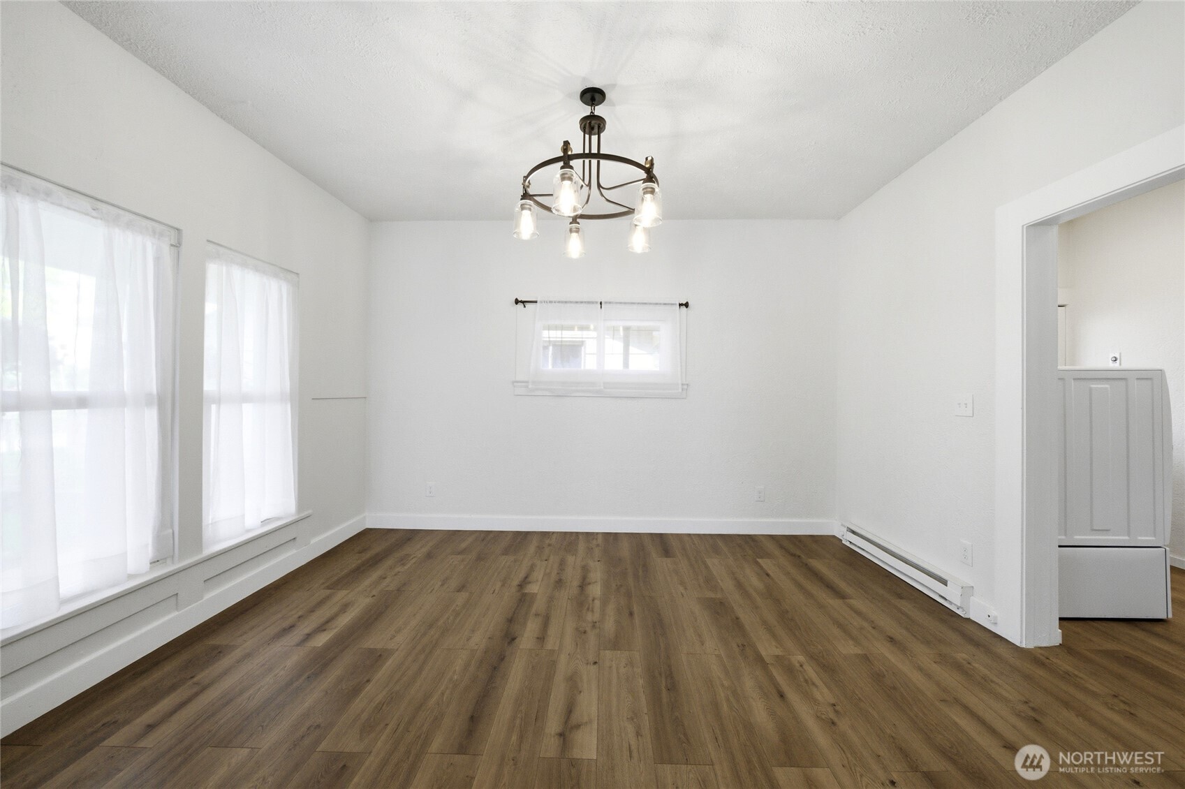 1040 Pomona Street Property Photo 9
