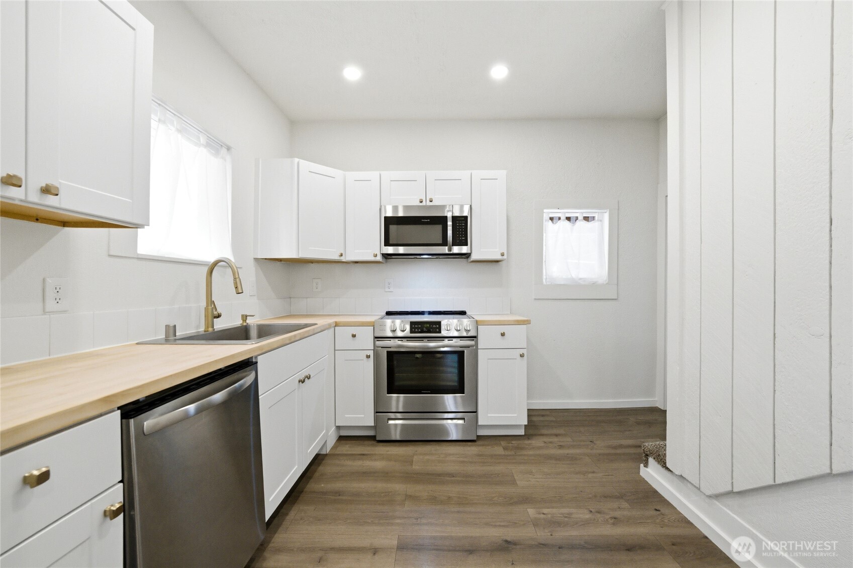 1040 Pomona Street Property Photo 15