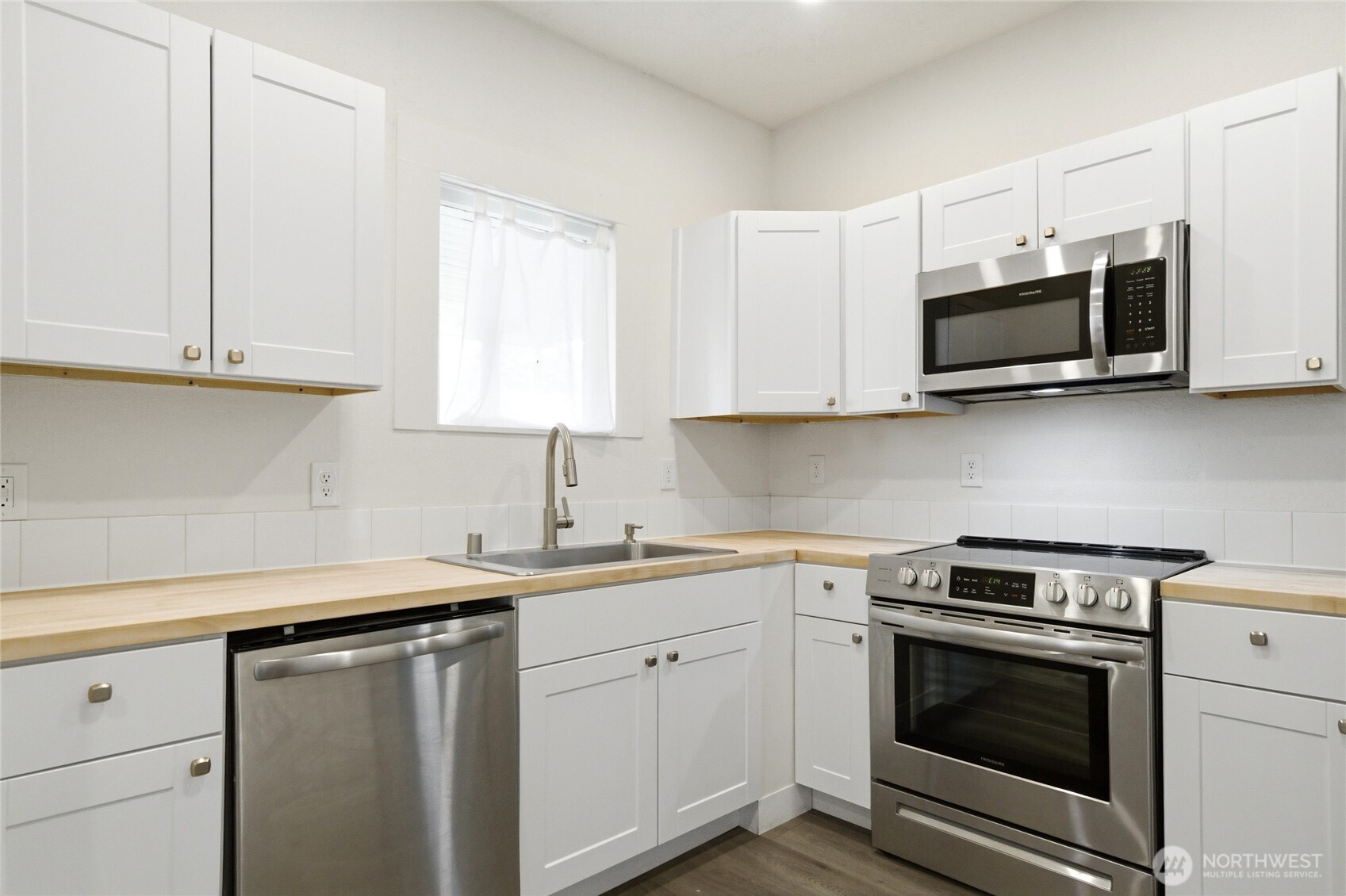 1040 Pomona Street Property Photo 16