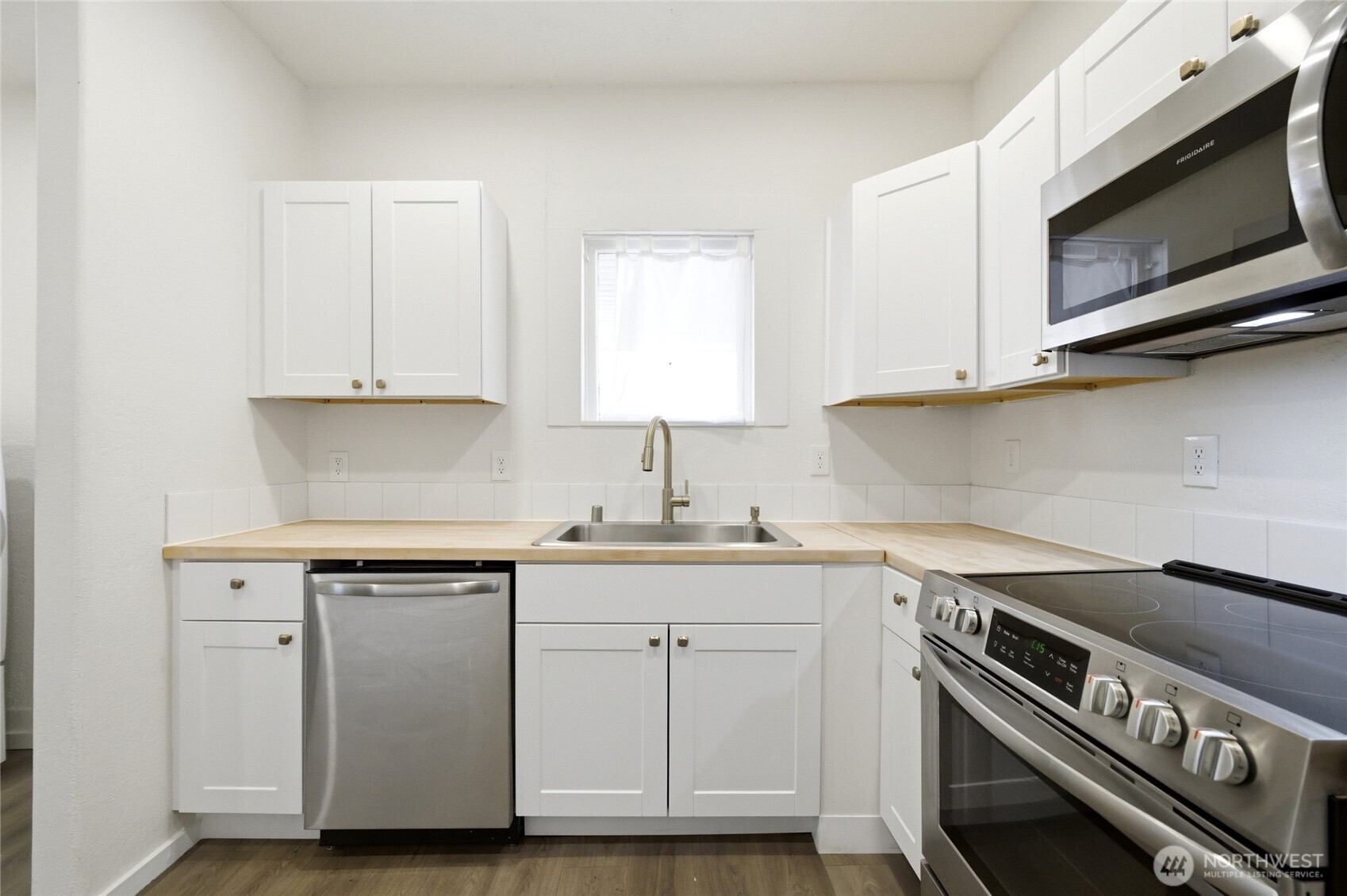 1040 Pomona Street Property Photo 17