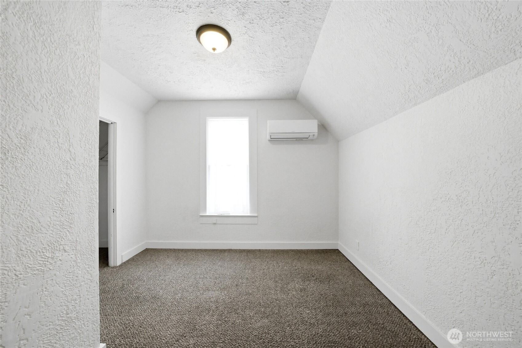 1040 Pomona Street Property Photo 24