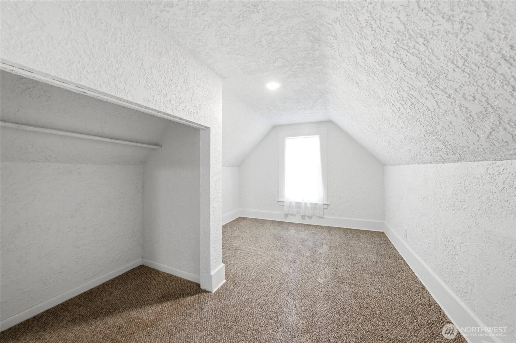 1040 Pomona Street Property Photo 28