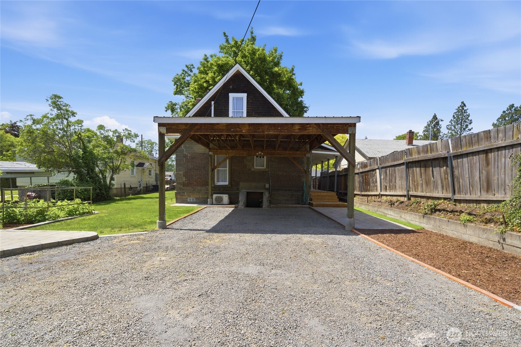 1040 Pomona Street Property Photo 32