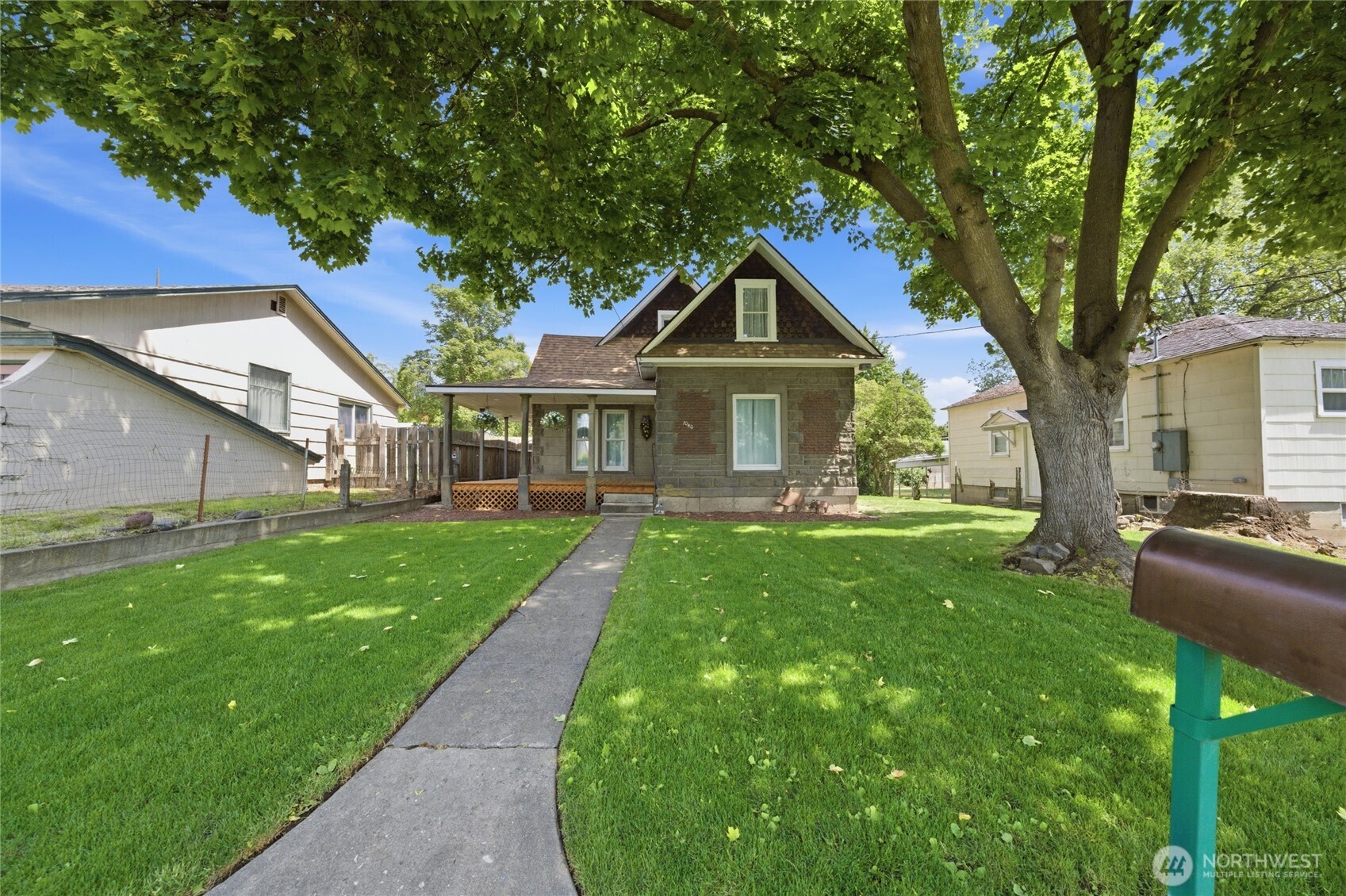 1040 Pomona Street Property Photo 36