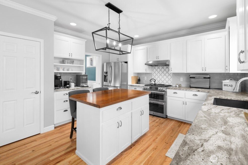 18306 92nd Avenue Property Photo 8