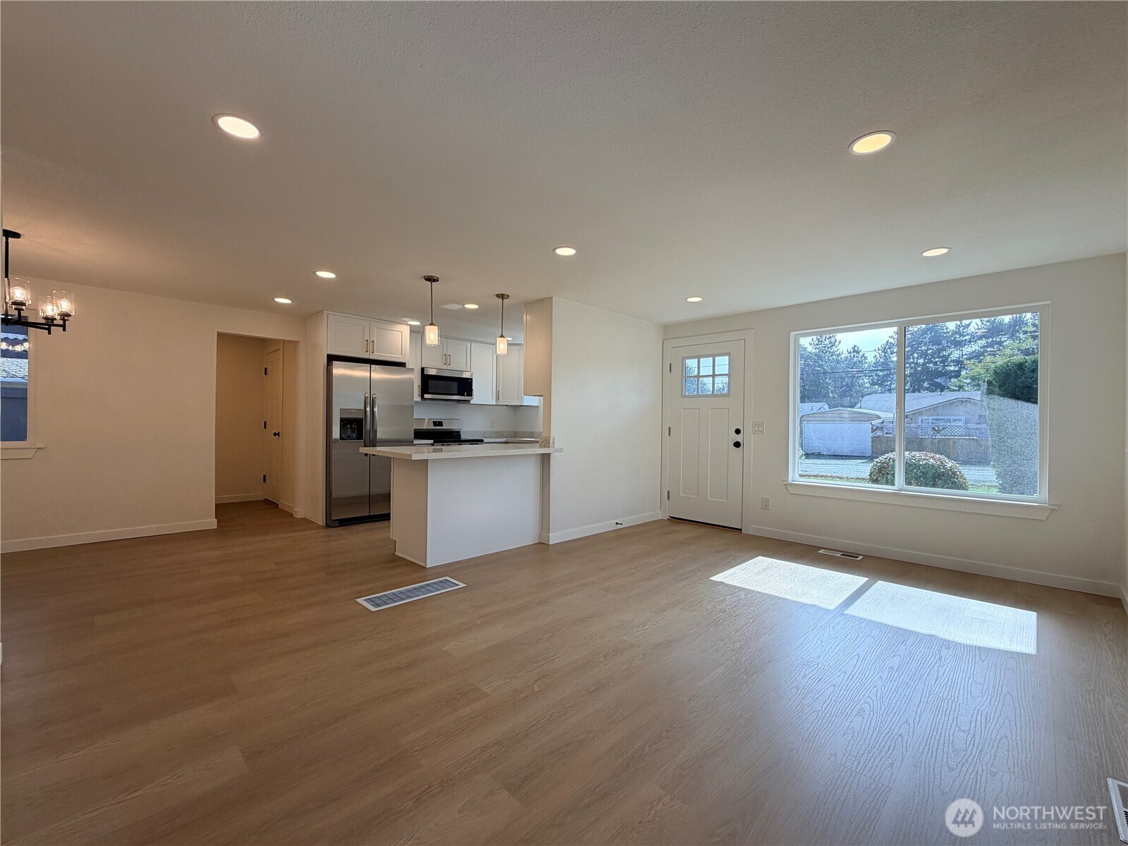 209 E 65th Street Property Photo 4