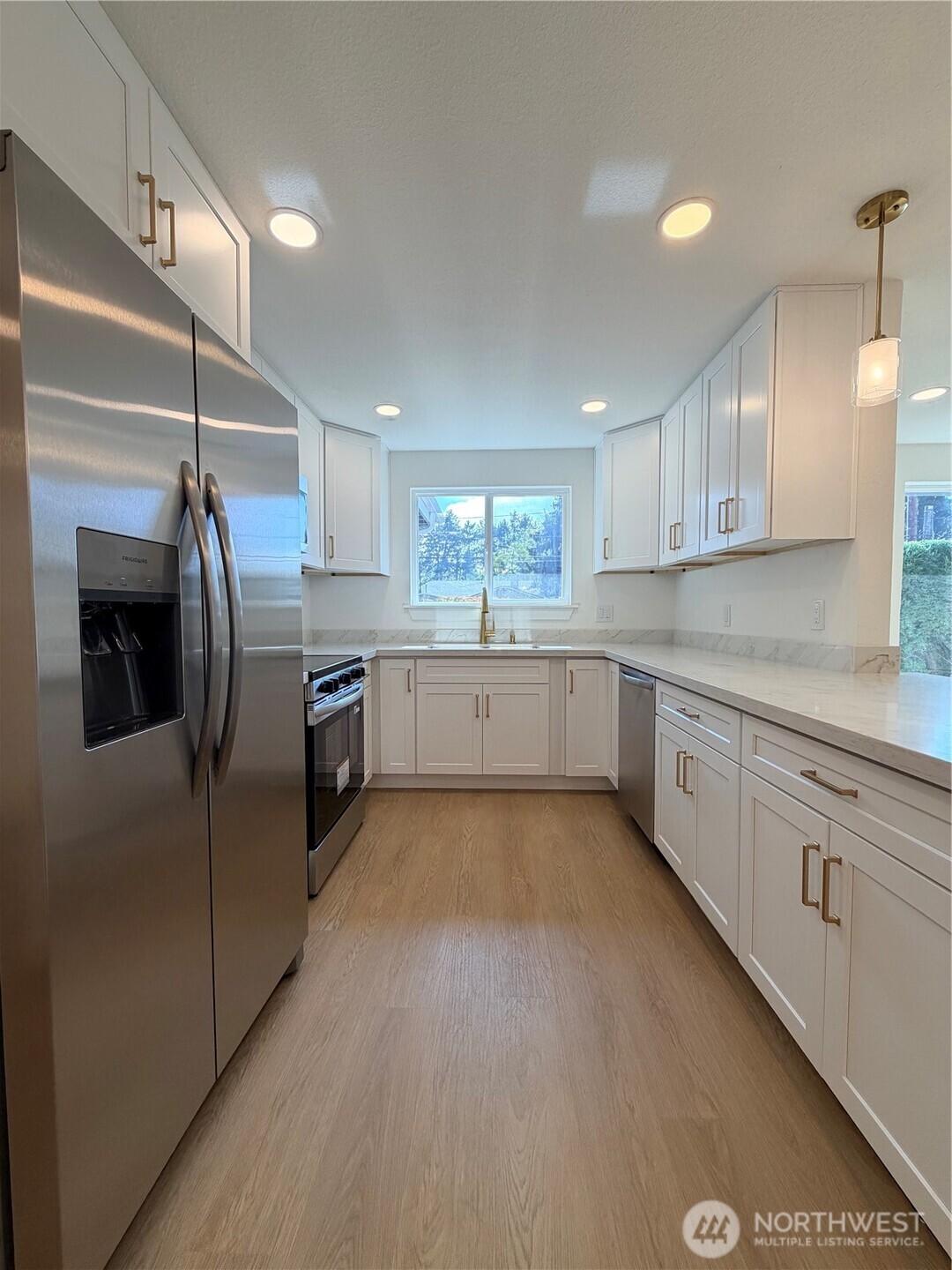 209 E 65th Street Property Photo 9
