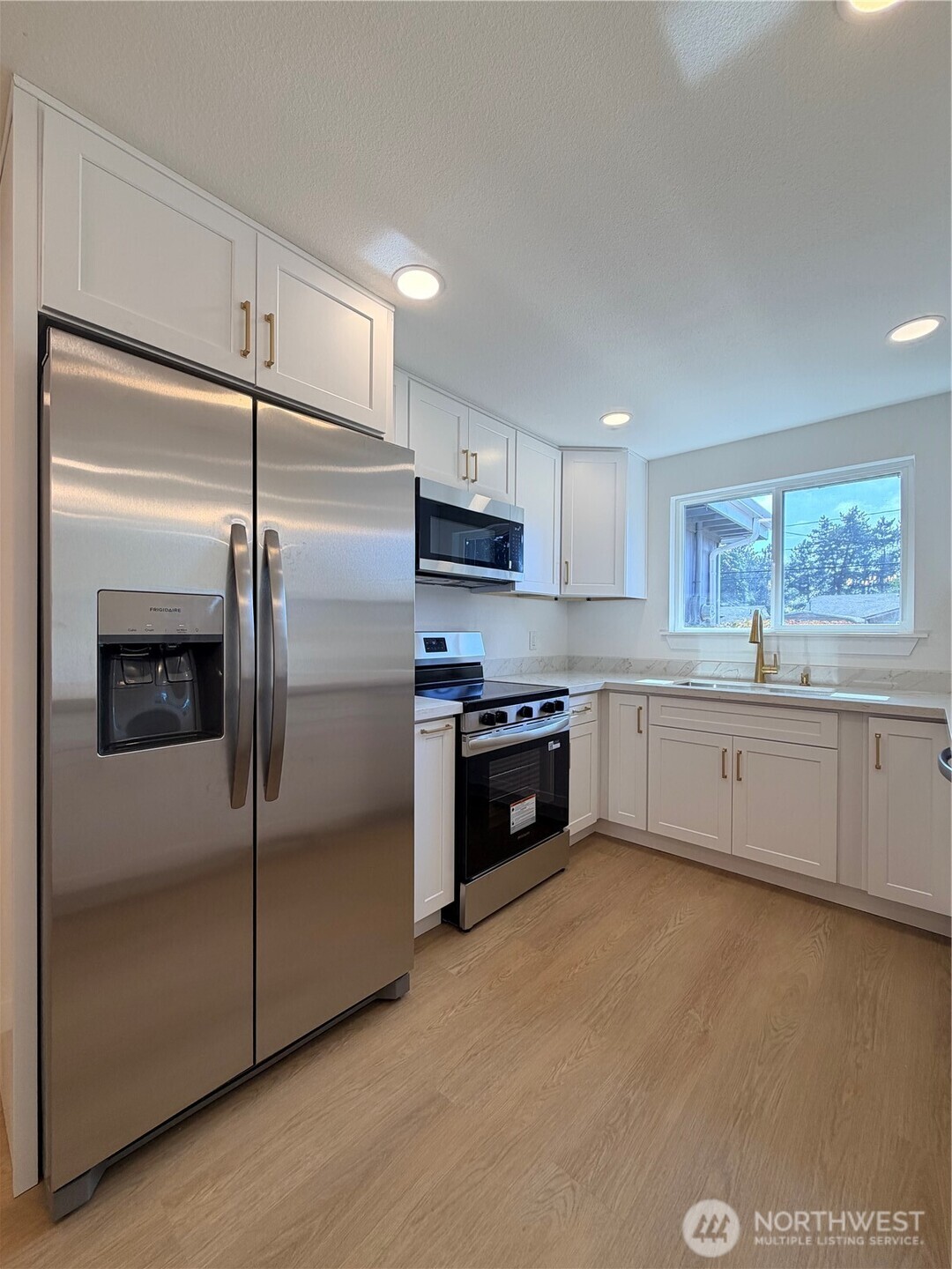 209 E 65th Street Property Photo 10