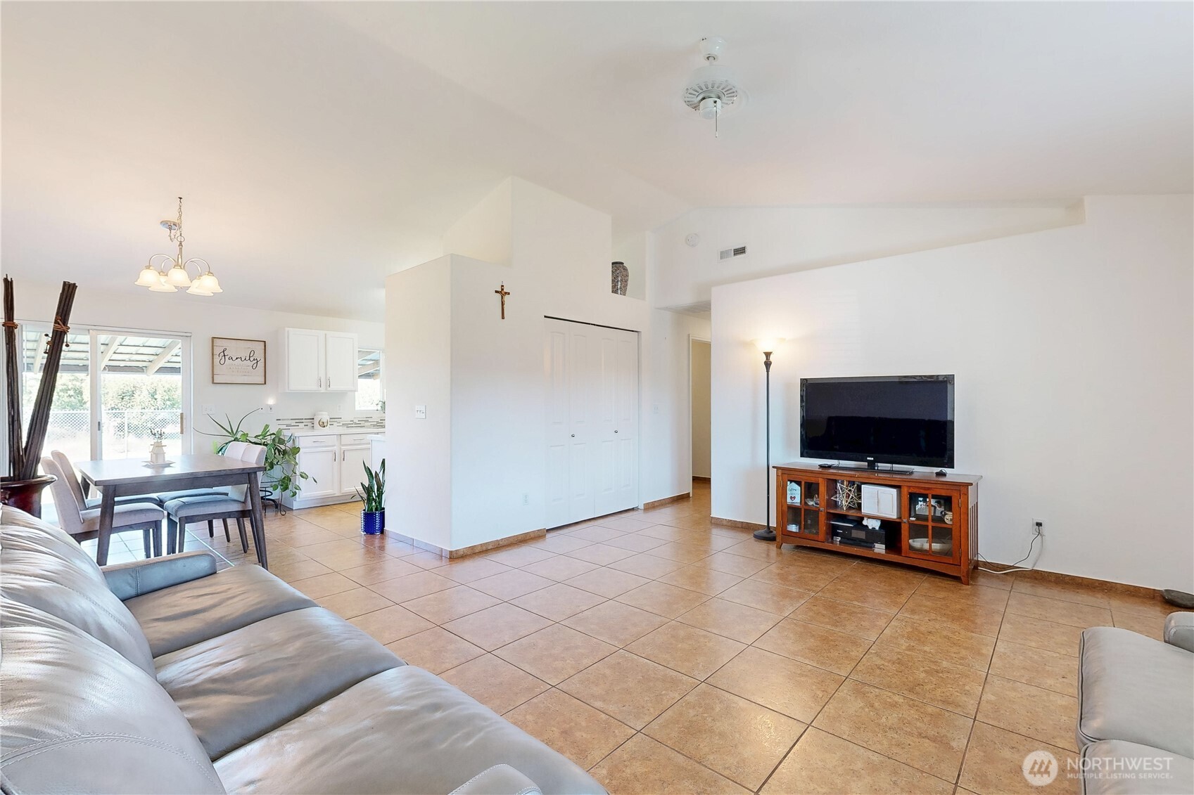 351 Ne 15th Avenue Property Photo 4