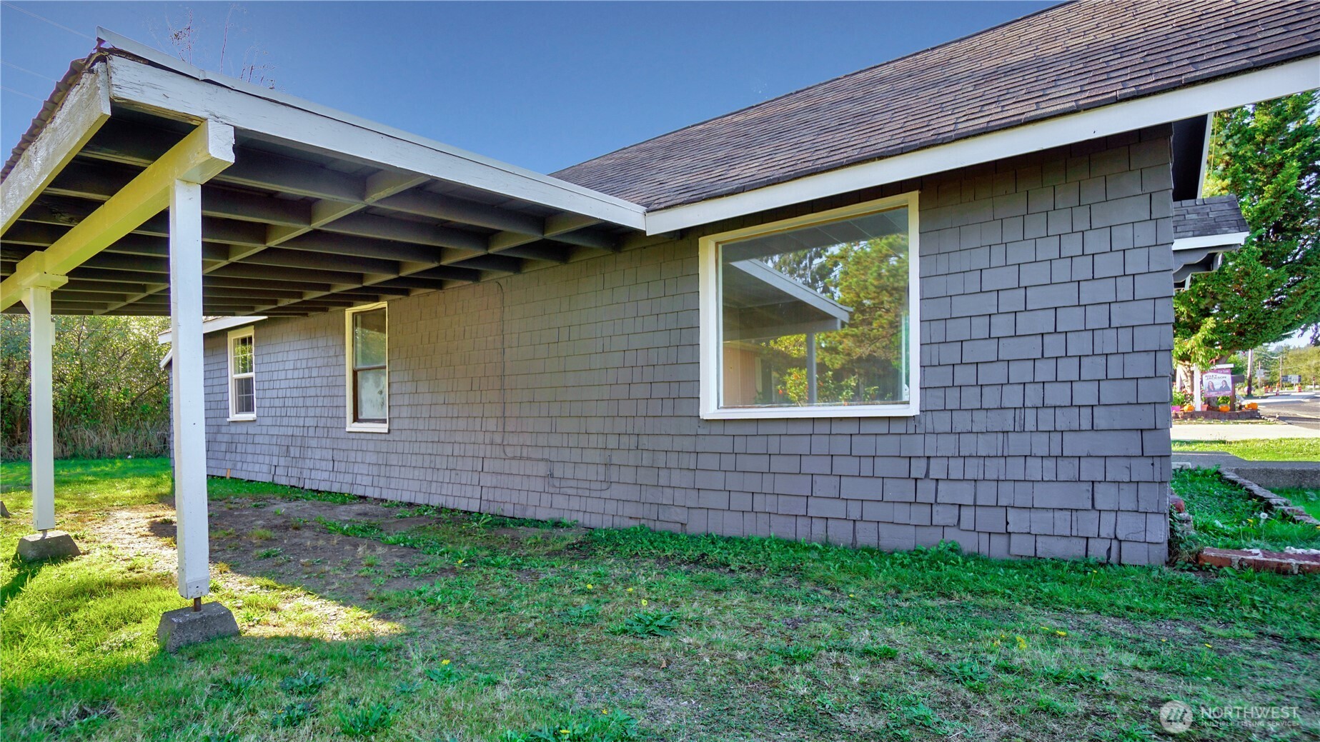 511 S West Boulevard Property Photo 2