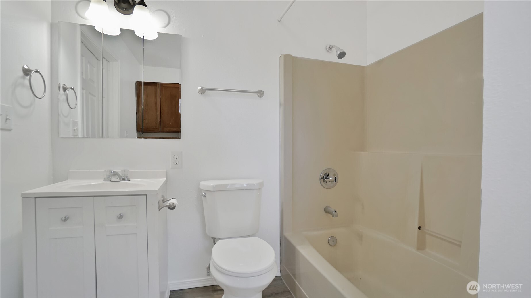 511 S West Boulevard Property Photo 11