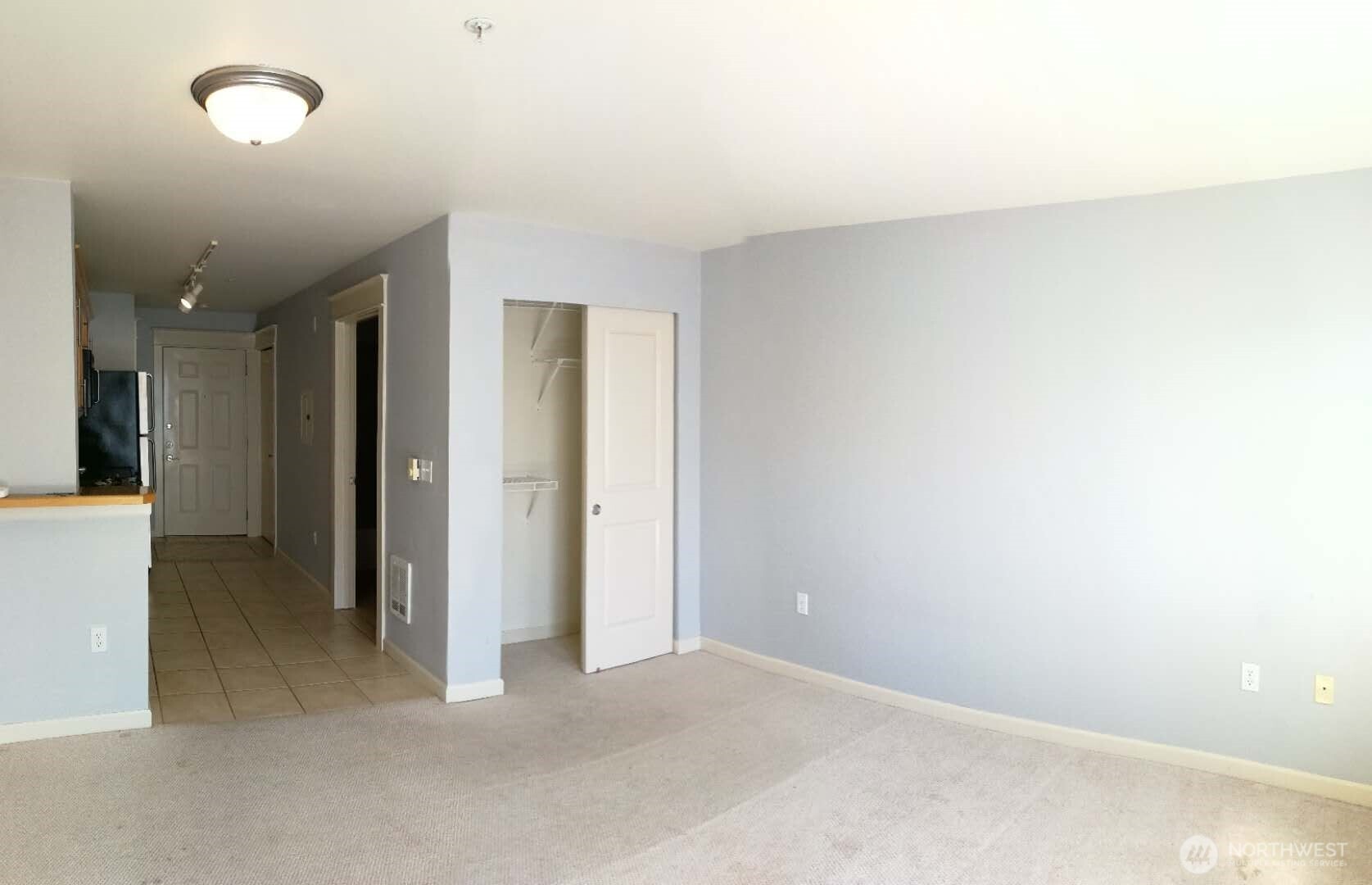 326 Queen Anne Avenue 402 Property Photo 2