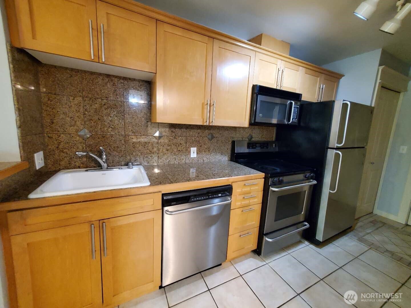 326 Queen Anne Avenue 402 Property Photo 5