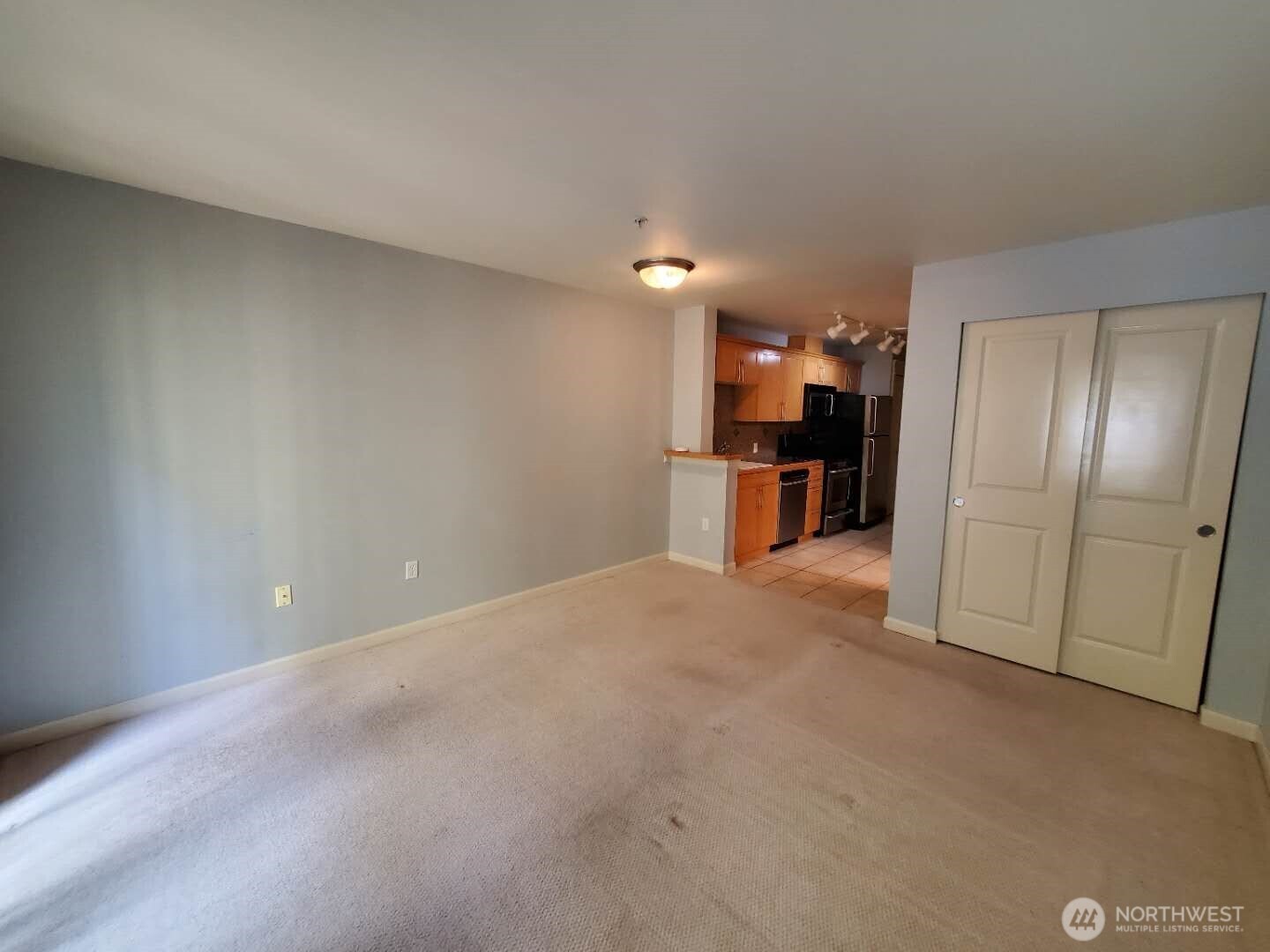 326 Queen Anne Avenue 402 Property Photo 6
