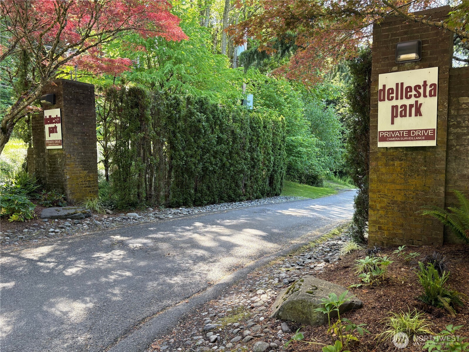 2111 Dellesta Drive Property Photo 4