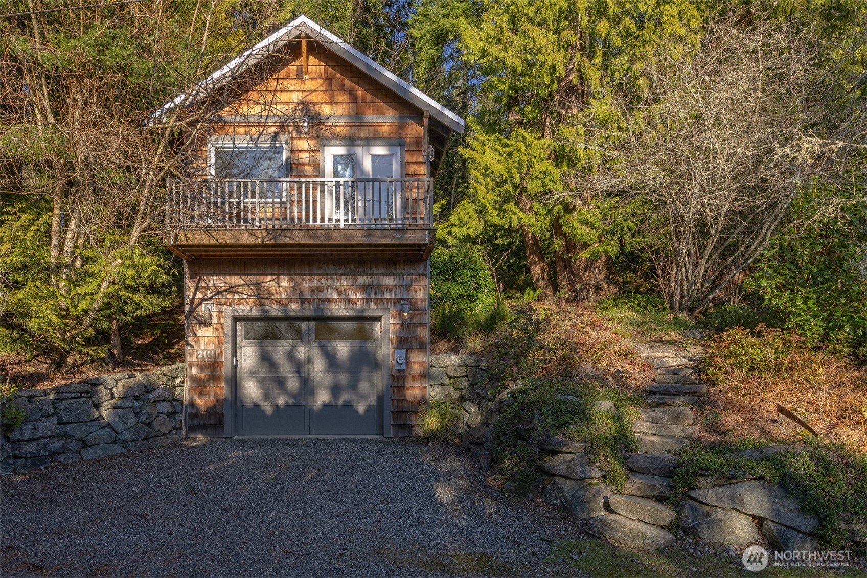 2111 Dellesta Drive Property Photo 7
