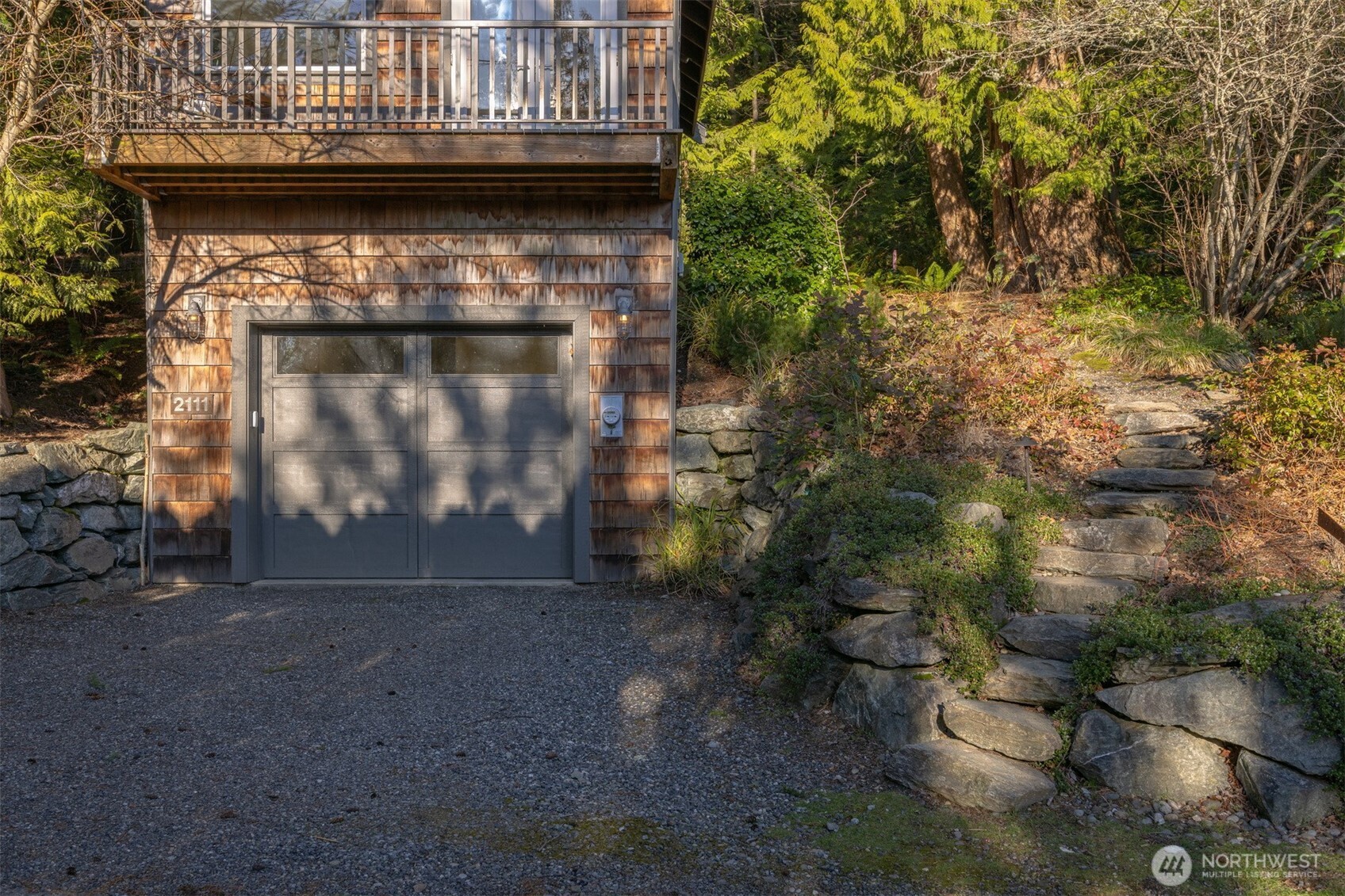 2111 Dellesta Drive Property Photo 8
