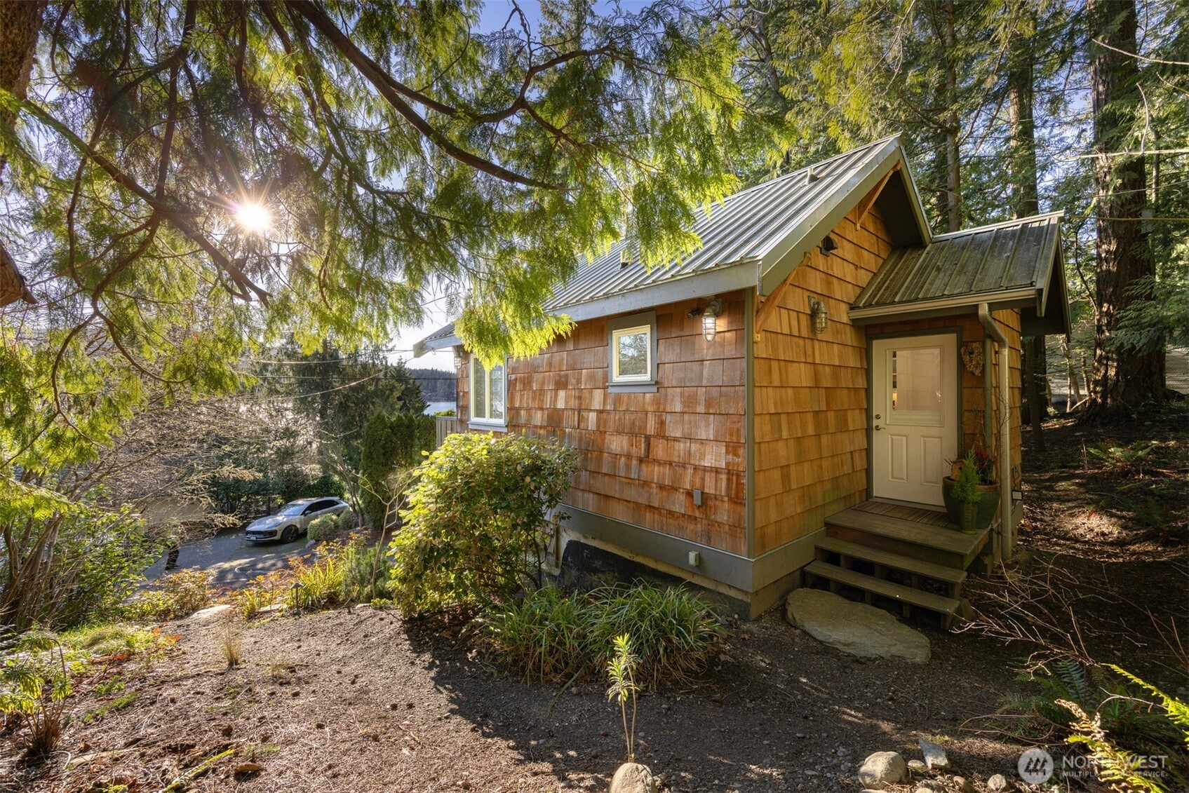 2111 Dellesta Drive Property Photo 9