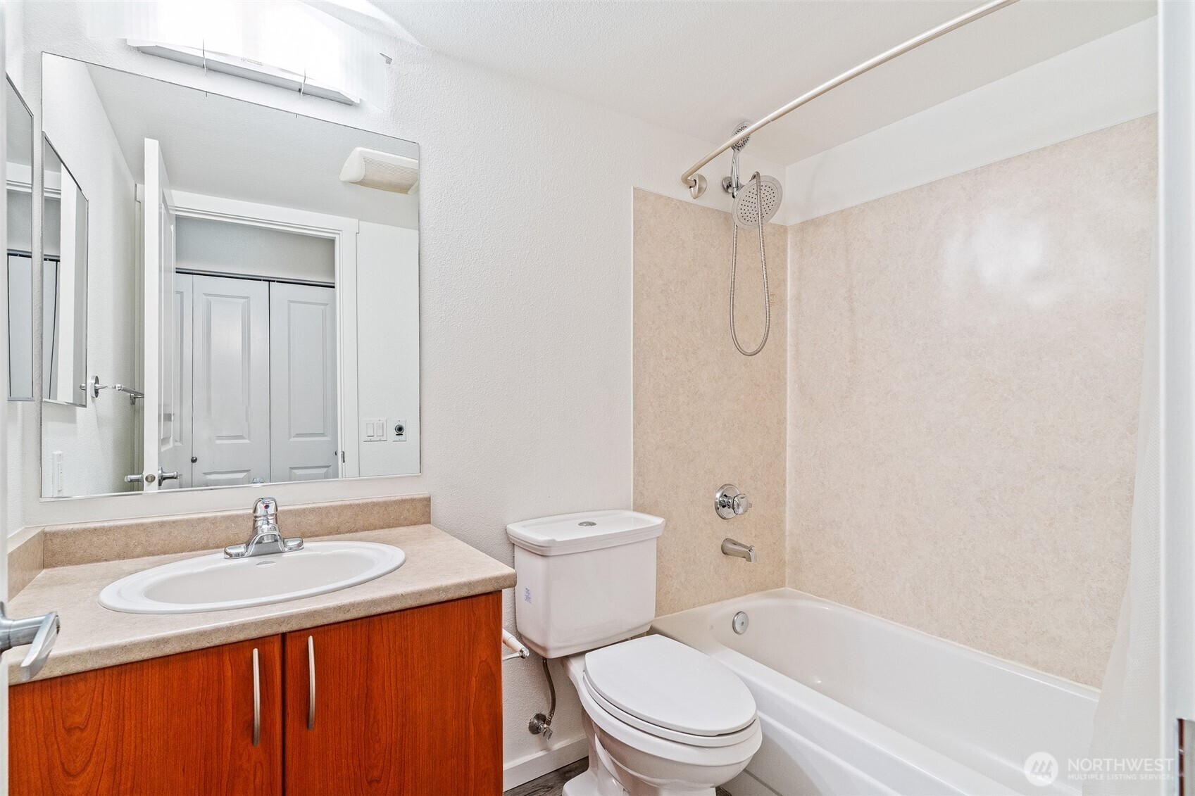 15415 35th Avenue F105 Property Photo 9