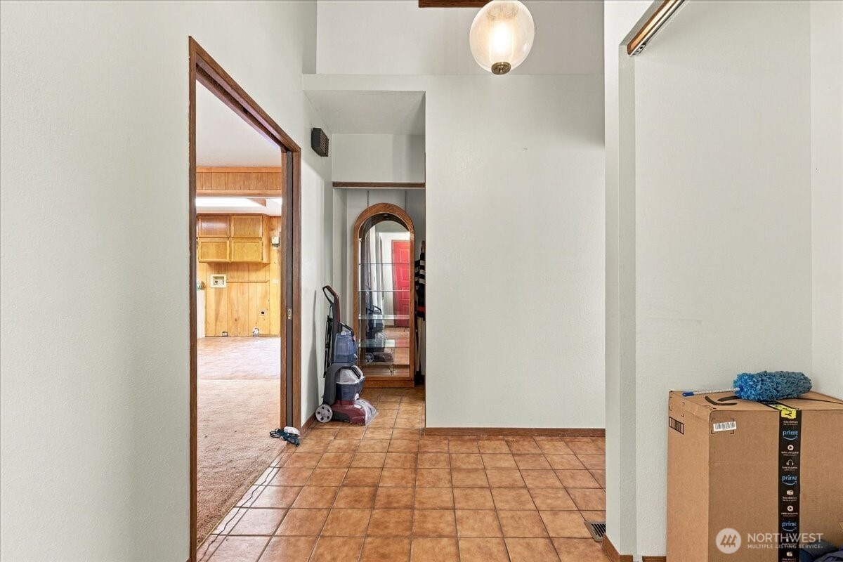 201 Columbia Avenue Property Photo 2
