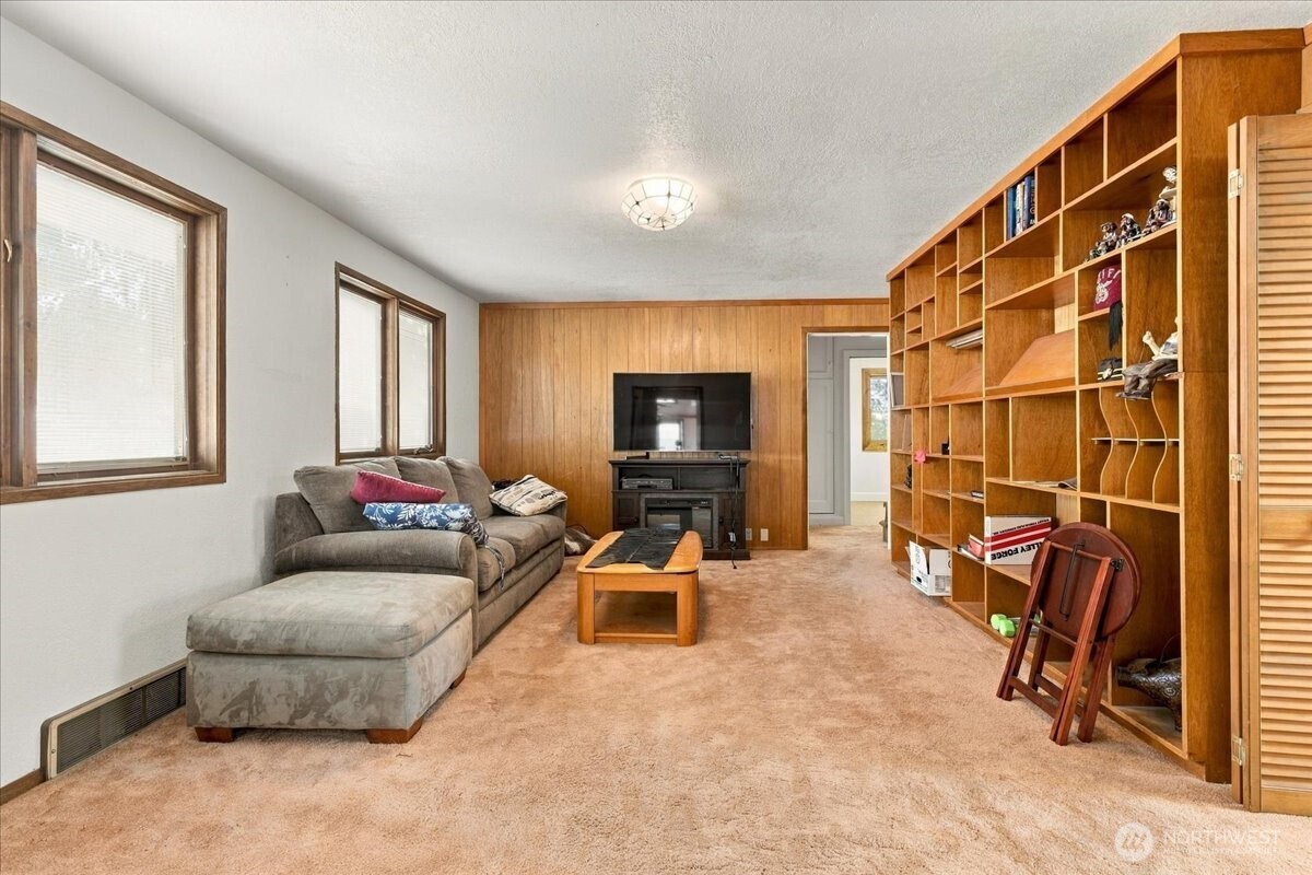201 Columbia Avenue Property Photo 4