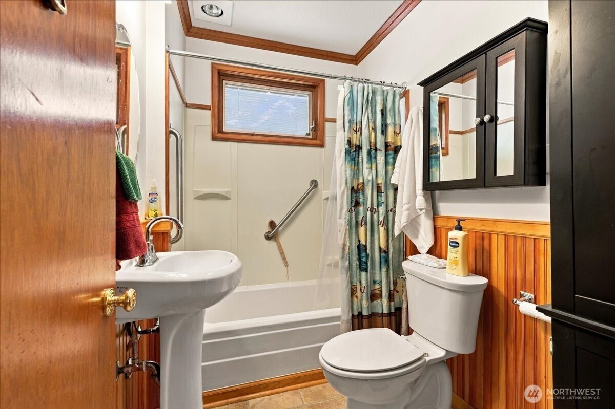 201 Columbia Avenue Property Photo 8