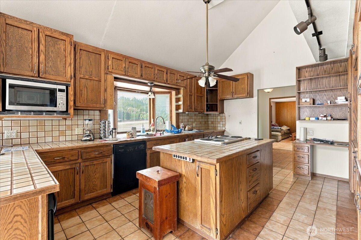201 Columbia Avenue Property Photo 16