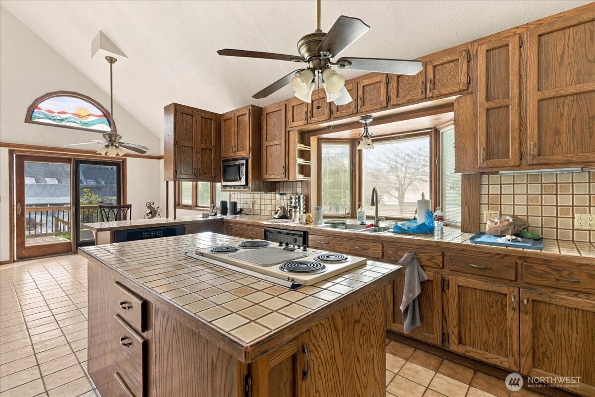 201 Columbia Avenue Property Photo 17