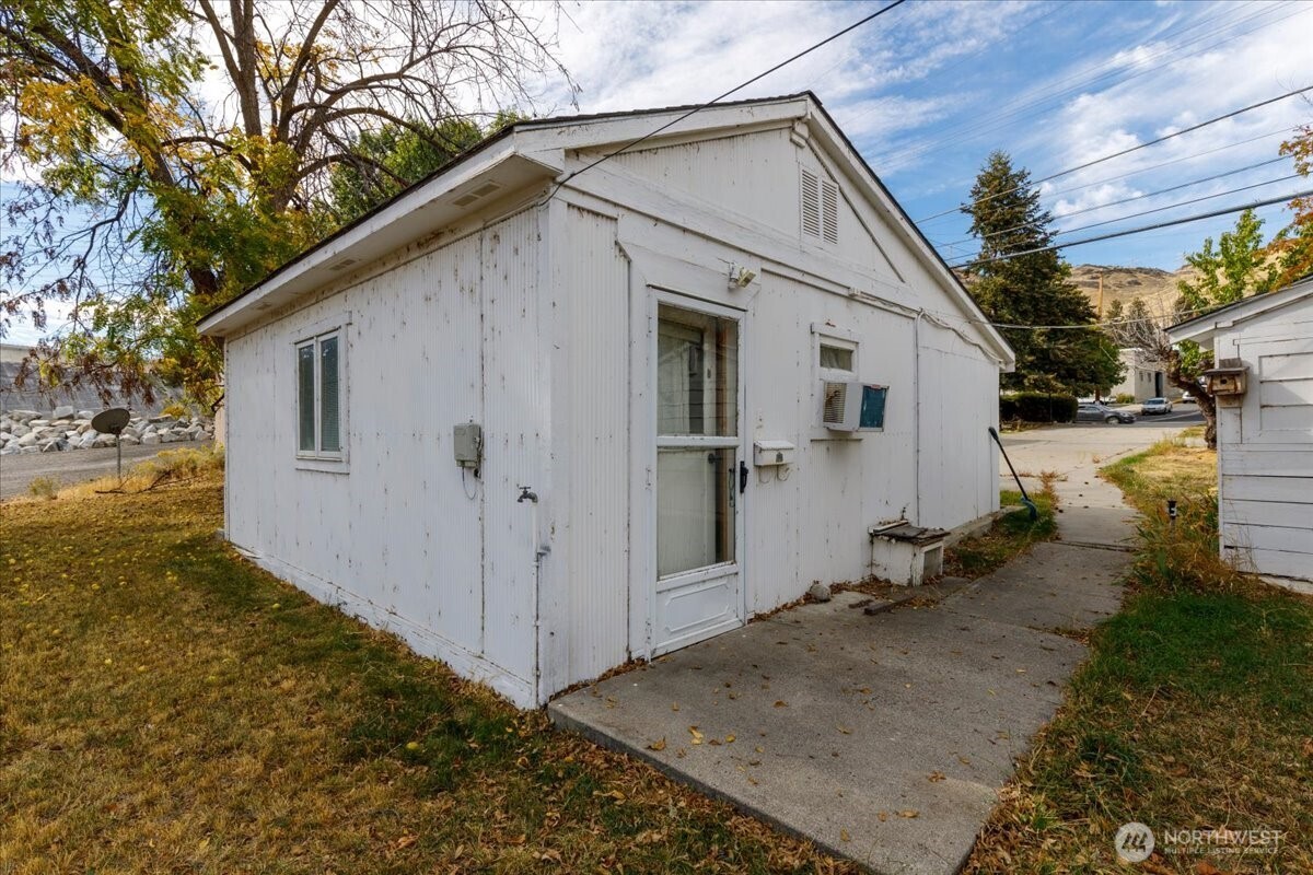 201 Columbia Avenue Property Photo 24