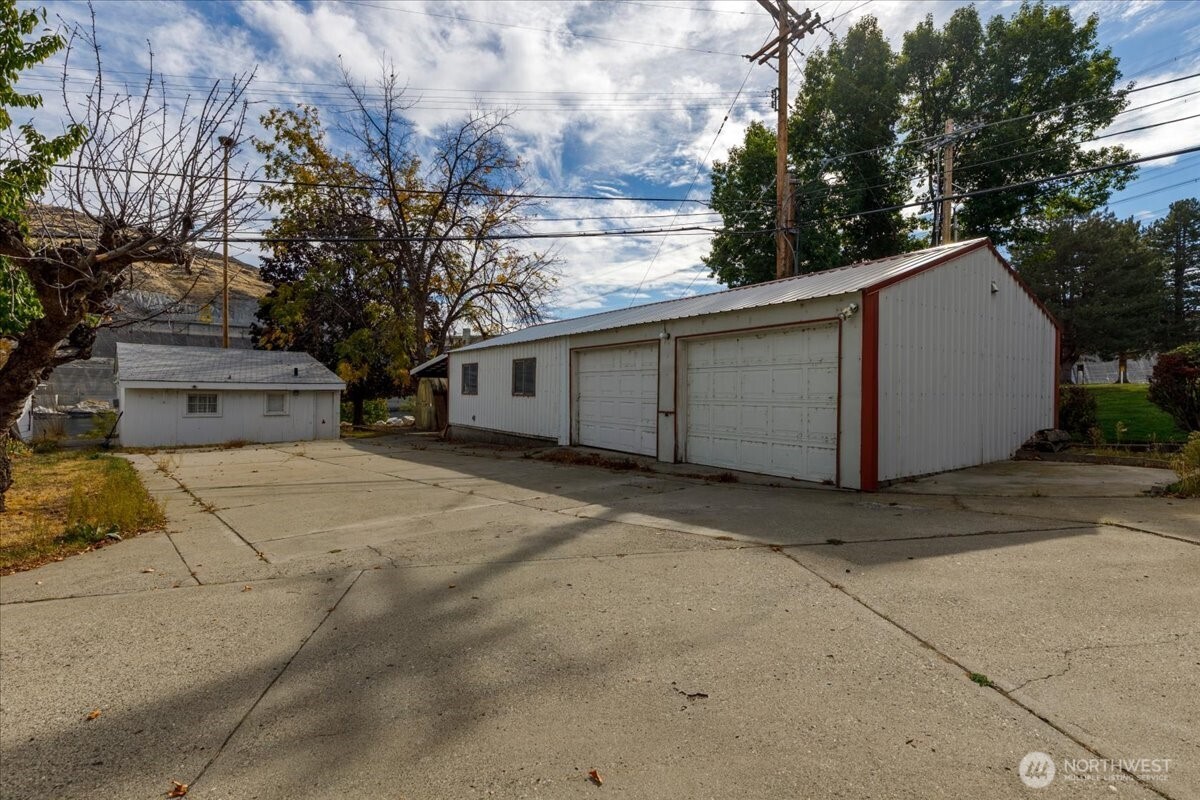 201 Columbia Avenue Property Photo 28
