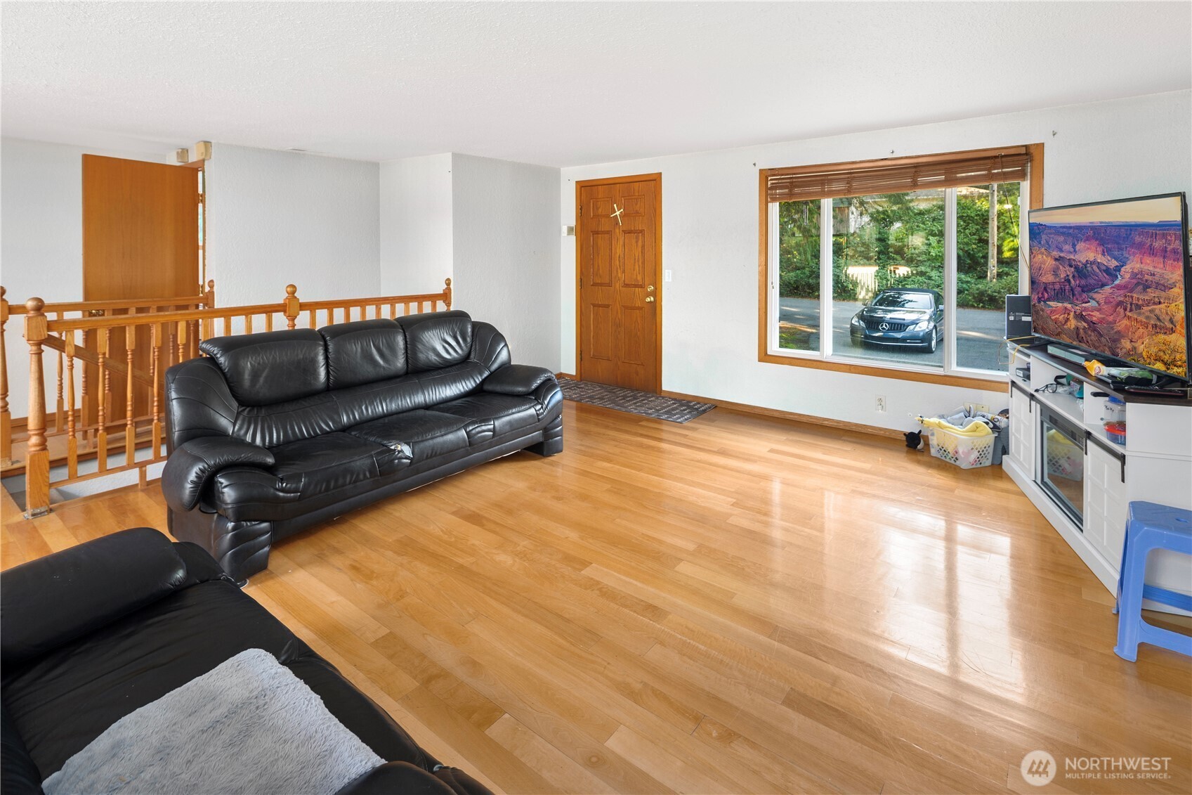 13422 14 Avenue Property Photo 2