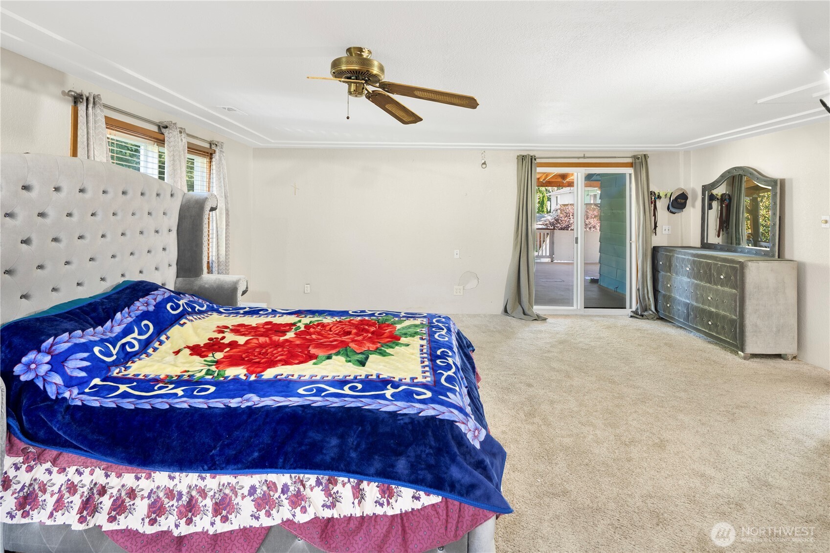13422 14 Avenue Property Photo 6